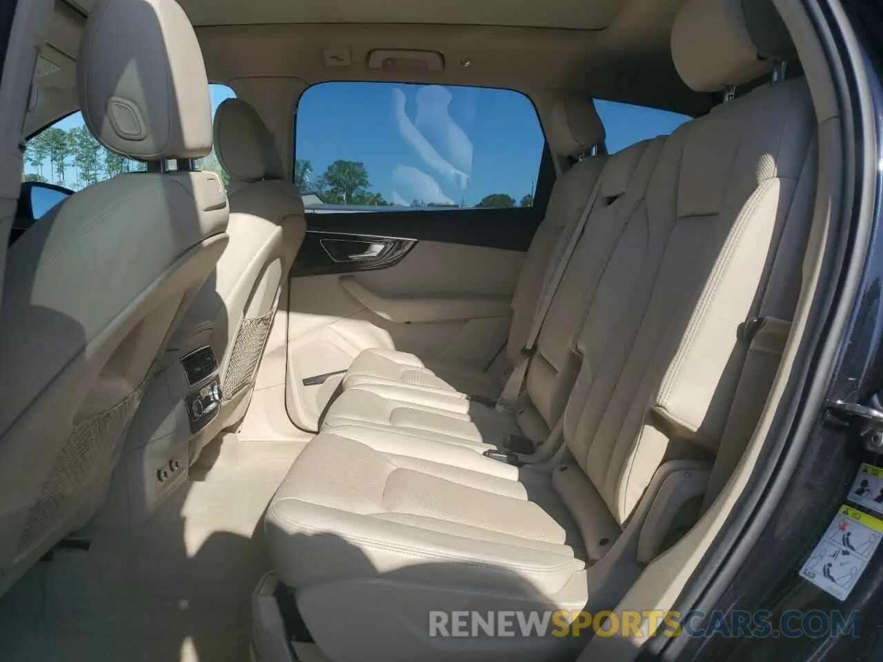 12 fotografías del automóvil dañado WA1VAAF74KD026605 AUDI Q7 2019