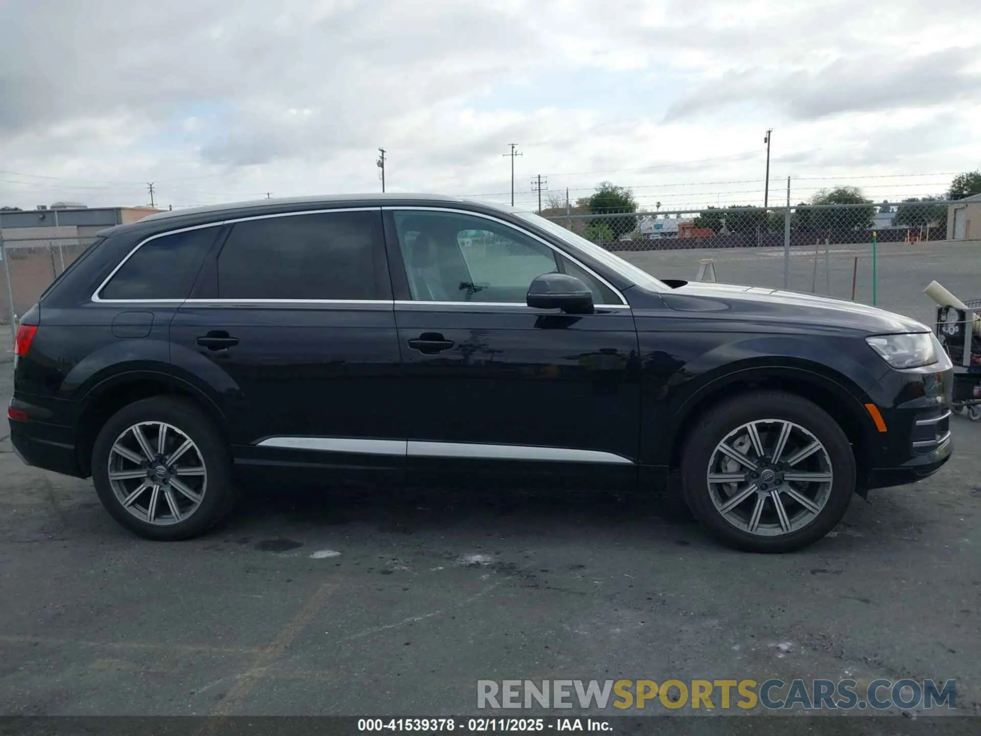 13 fotografías del automóvil dañado WA1VAAF75KD019727 AUDI Q7 2019