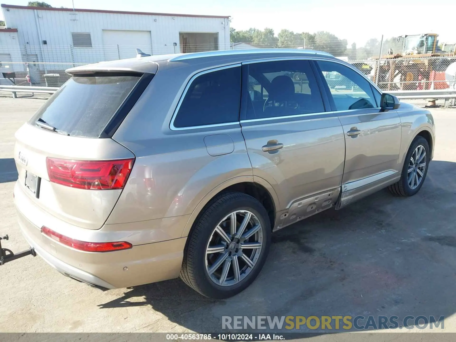 4 fotografías del automóvil dañado WA1VAAF77KD017557 AUDI Q7 2019