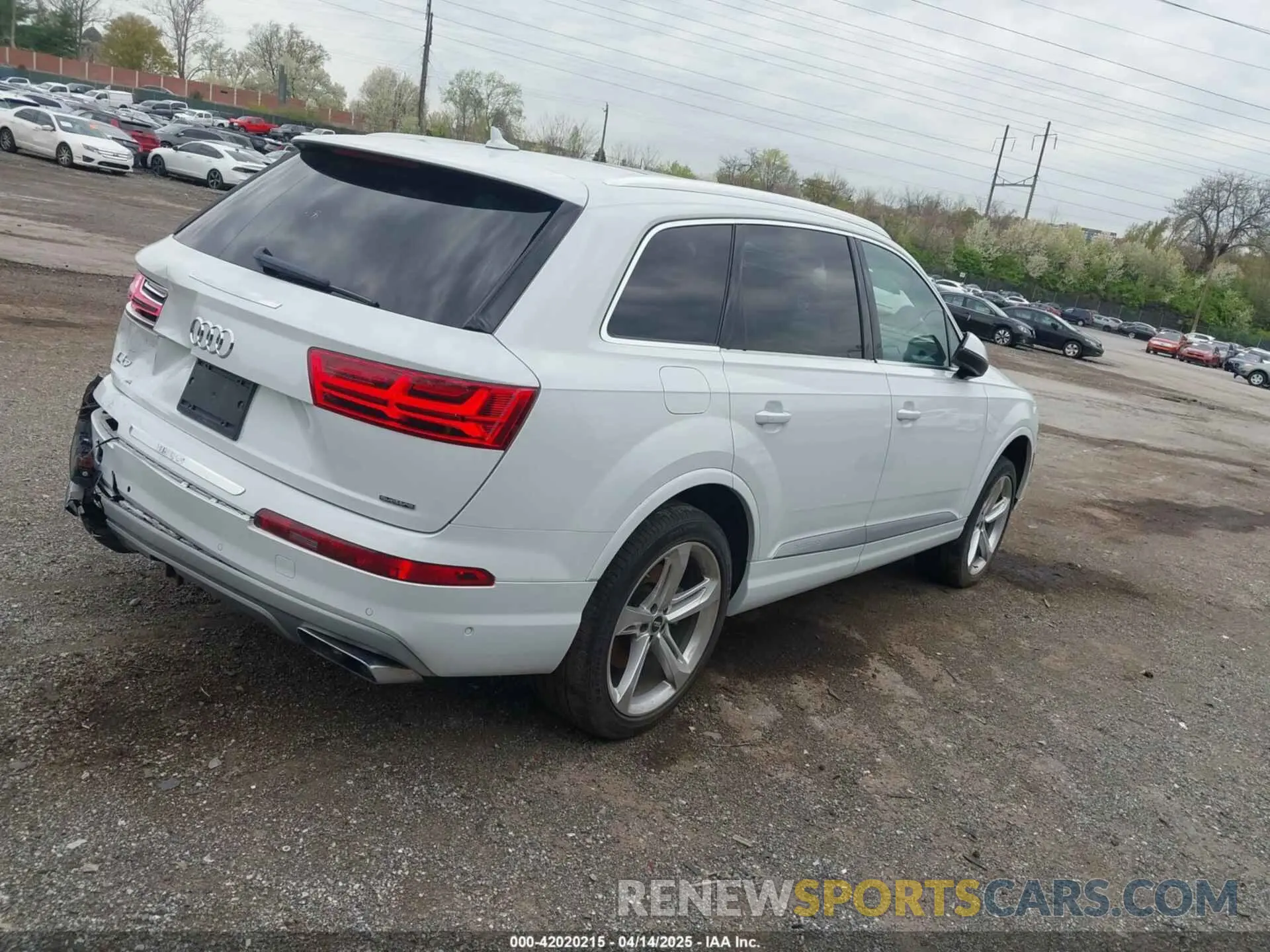 4 fotografías del automóvil dañado WA1VAAF77KD033998 AUDI Q7 2019