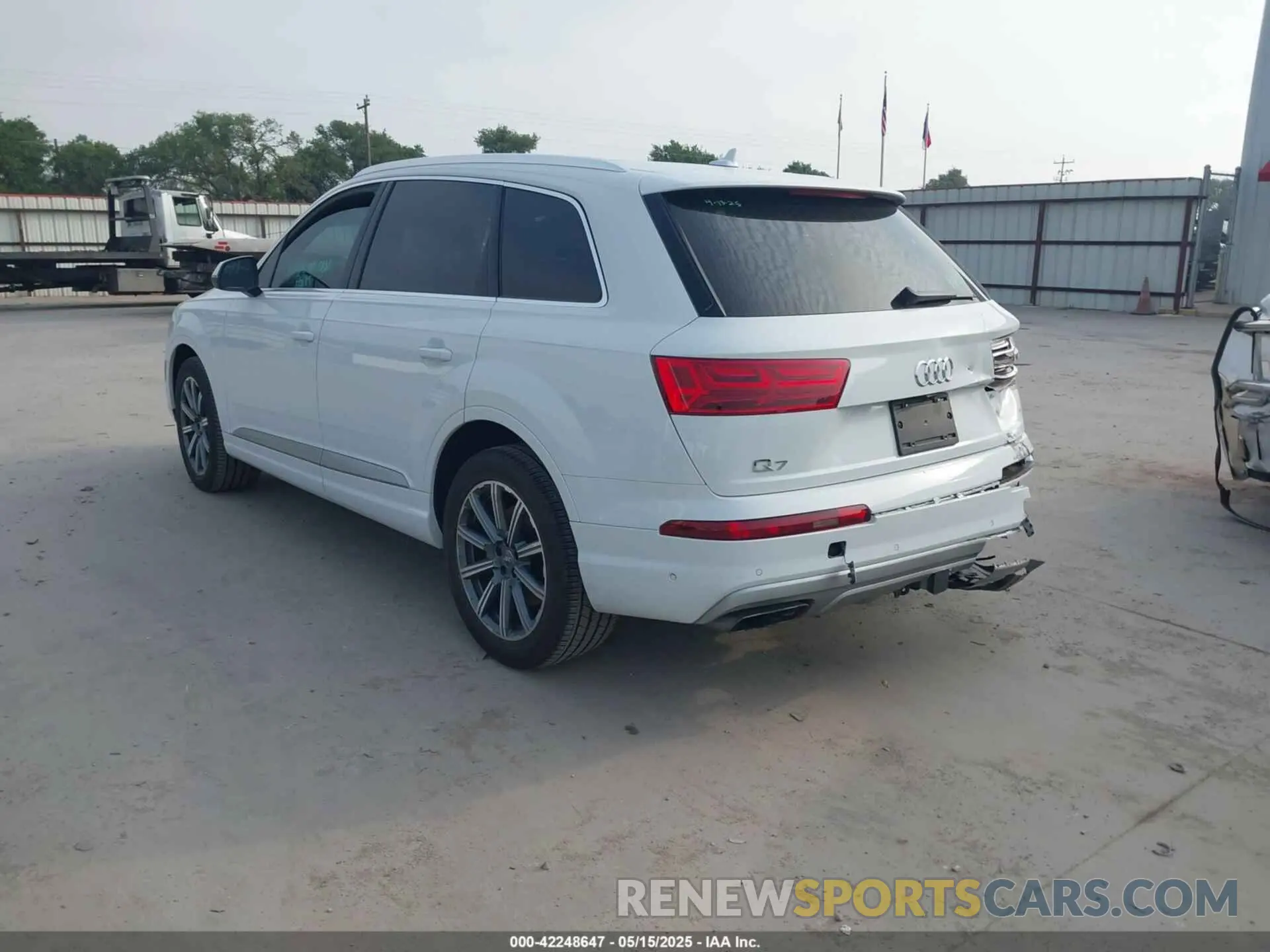 3 fotografías del automóvil dañado WA1VAAF79KD005913 AUDI Q7 2019