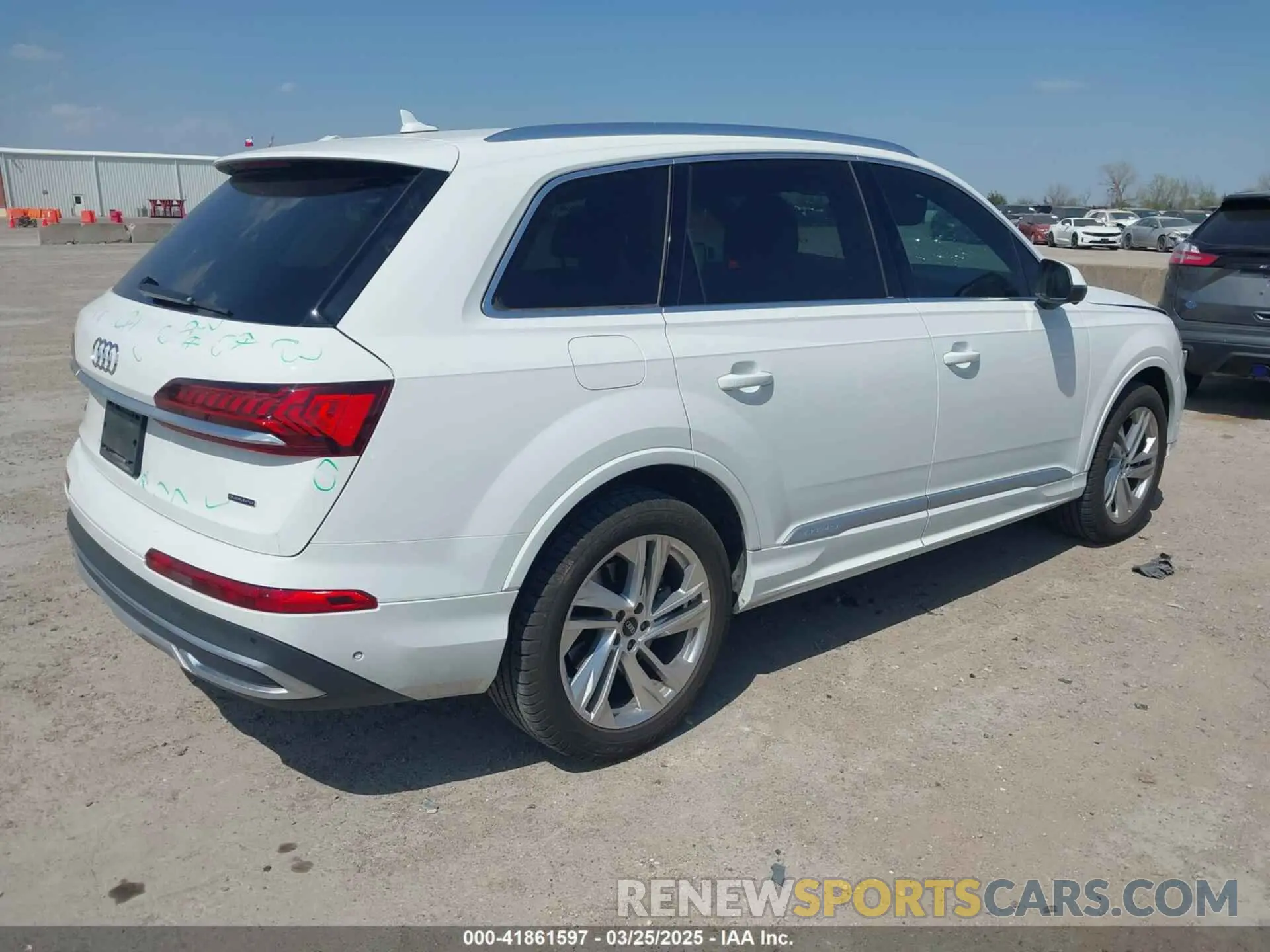 4 fotografías del automóvil dañado WA1LJAF76MD014837 AUDI Q7 2021