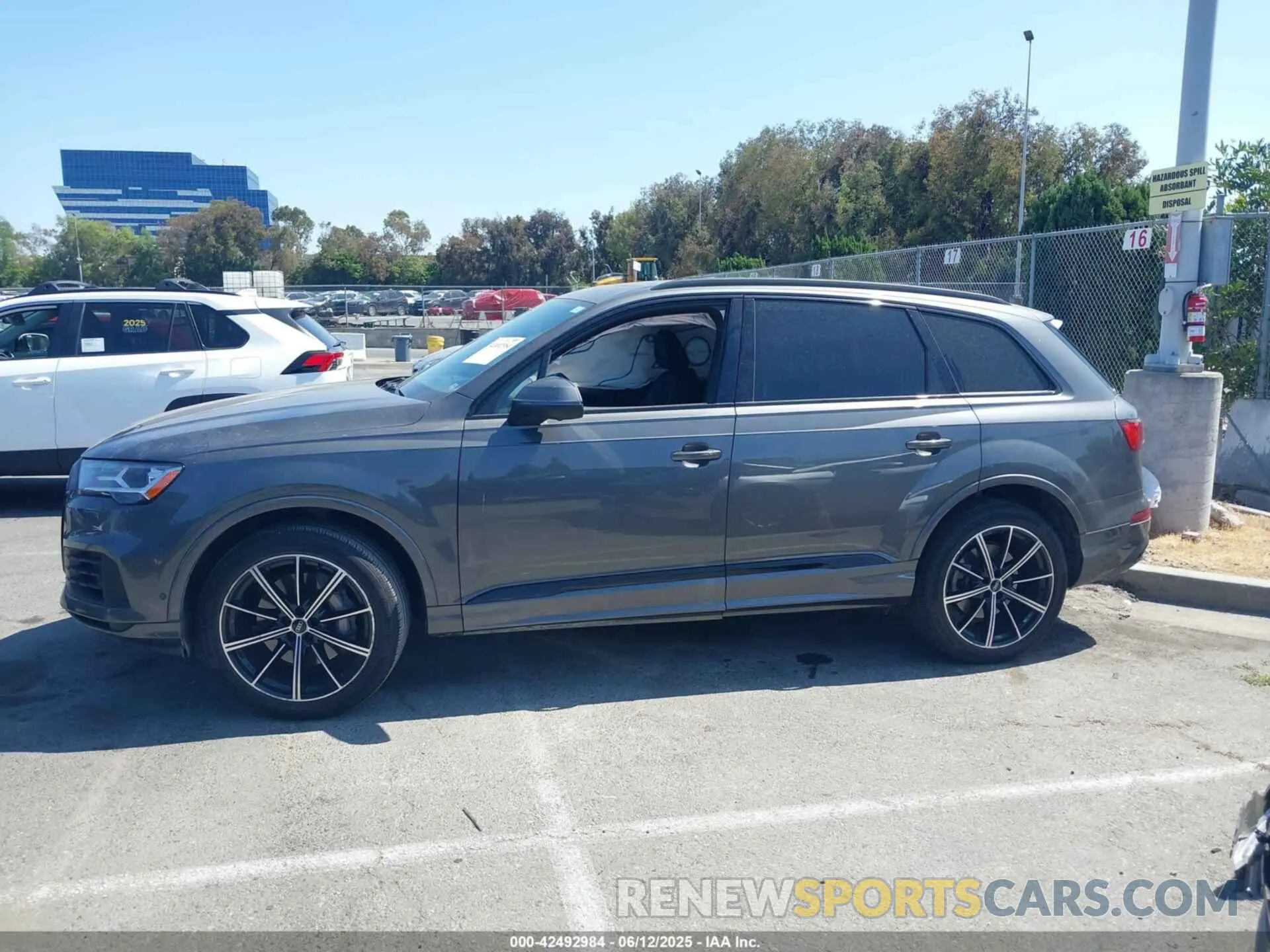 14 fotografías del automóvil dañado WA1LXAF75MD013368 AUDI Q7 2021