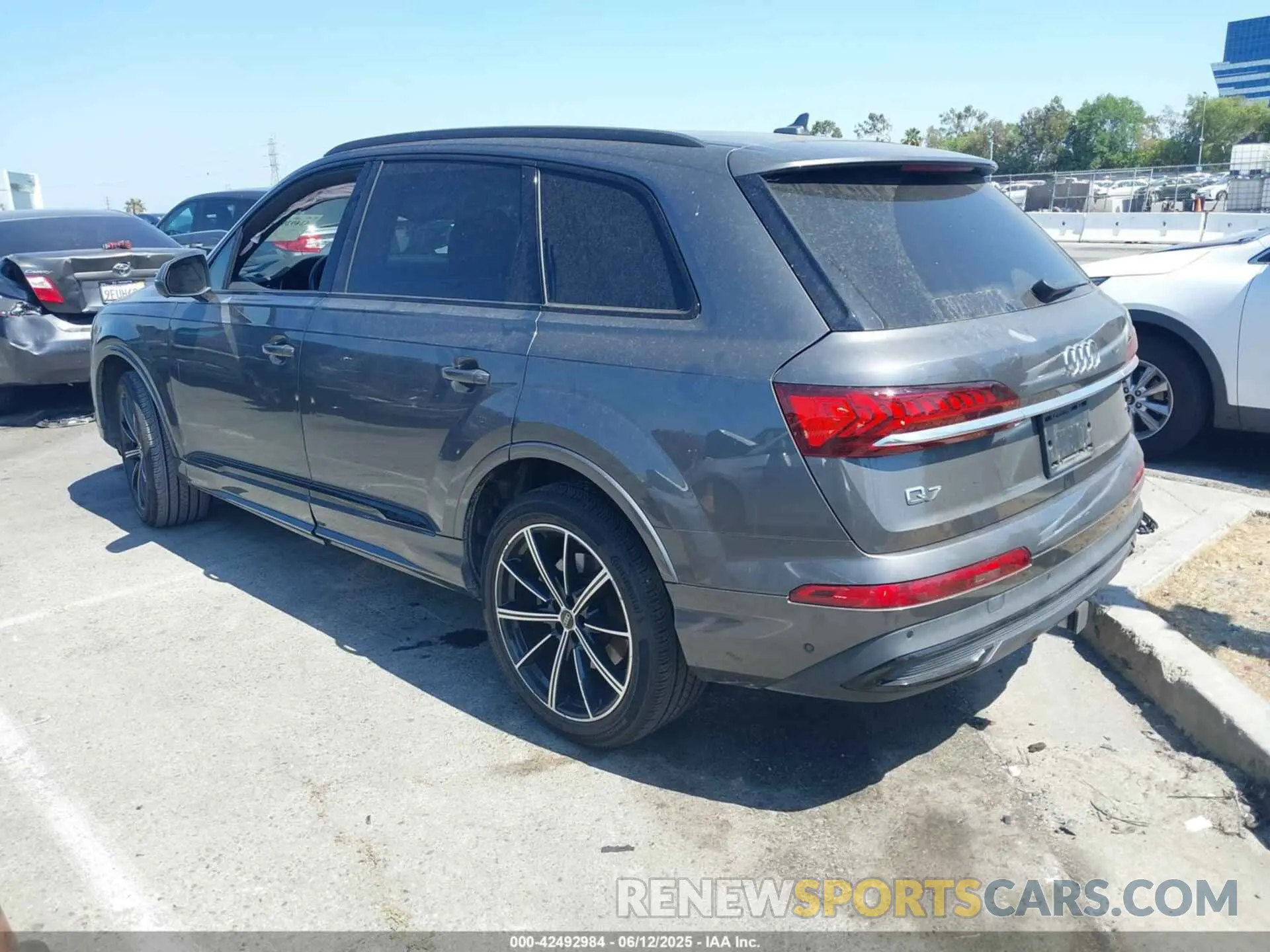 3 fotografías del automóvil dañado WA1LXAF75MD013368 AUDI Q7 2021