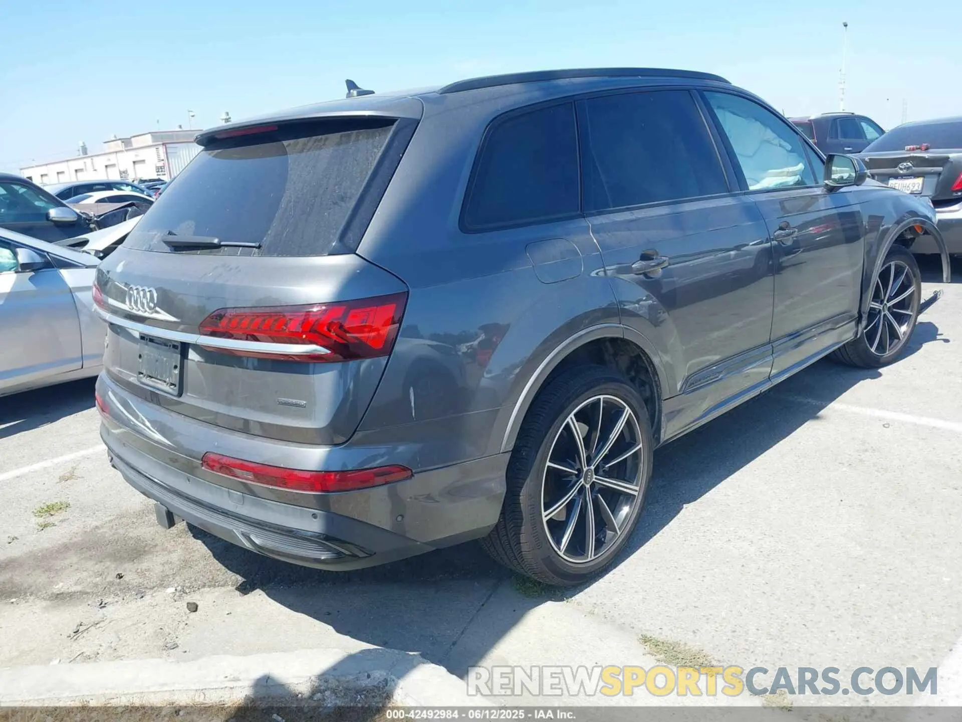 4 fotografías del automóvil dañado WA1LXAF75MD013368 AUDI Q7 2021