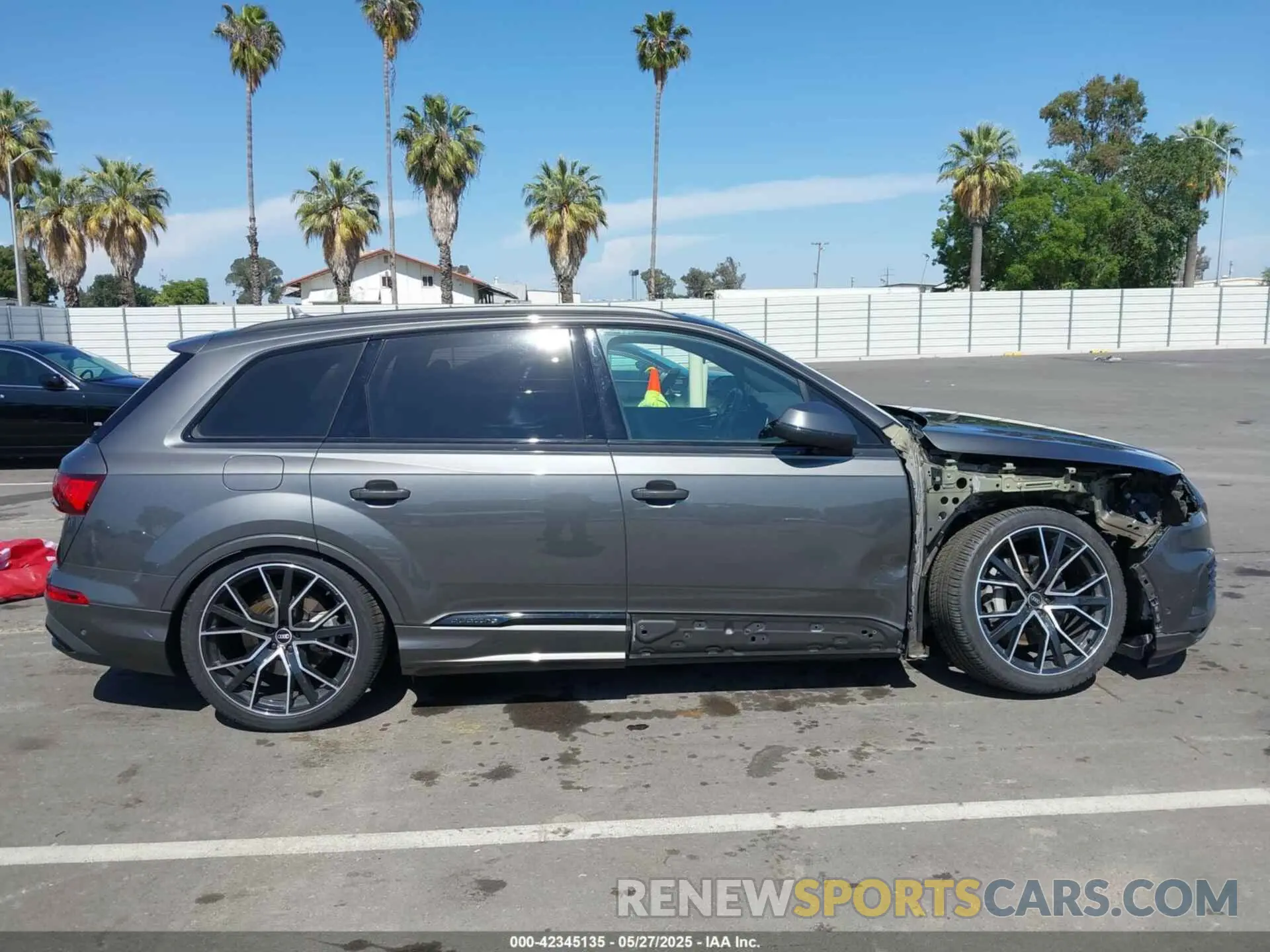 14 fotografías del automóvil dañado WA1VXAF77MD035798 AUDI Q7 2021
