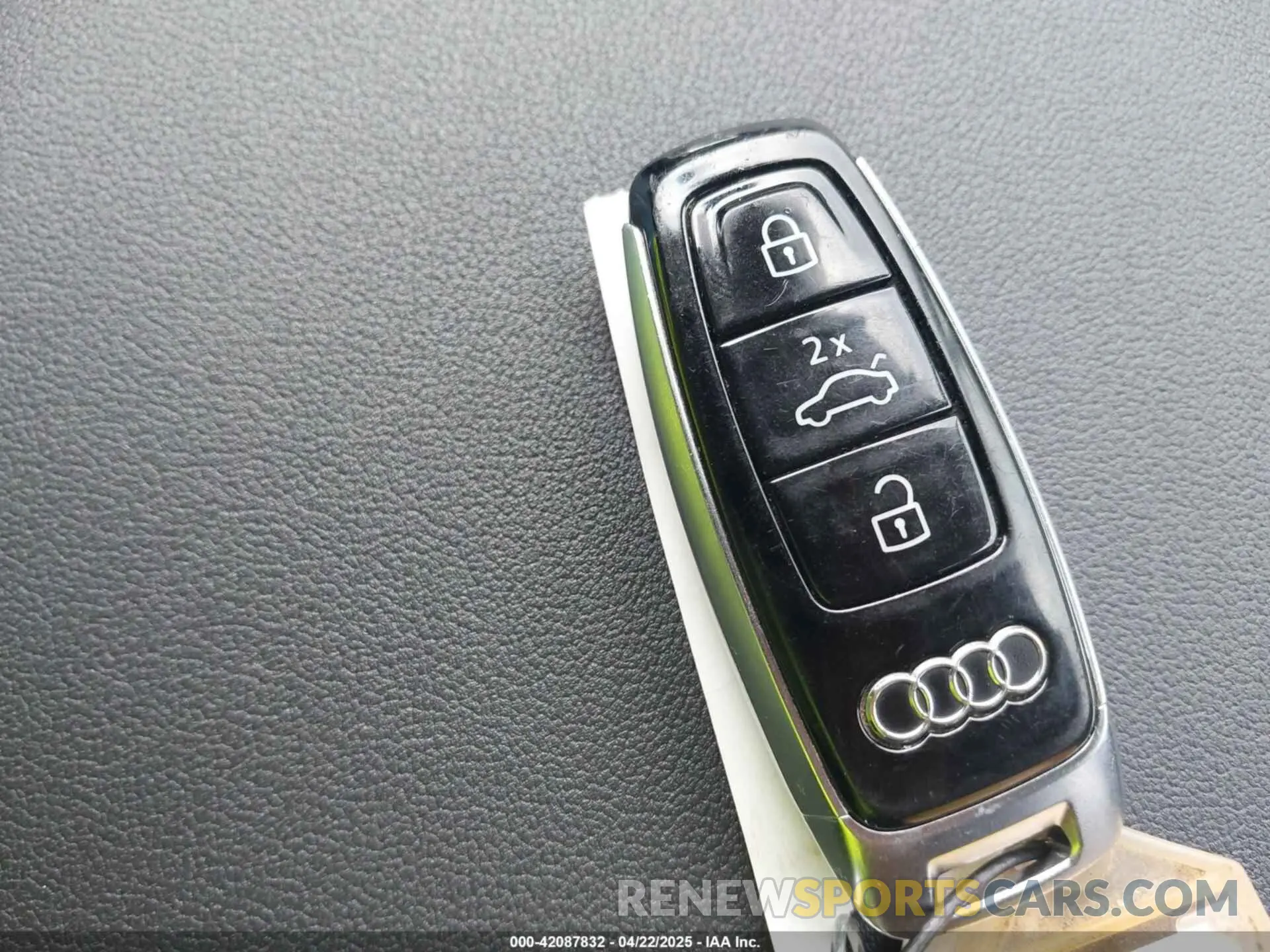 11 fotografías del automóvil dañado WA1LXBF70PD010789 AUDI Q7 2023