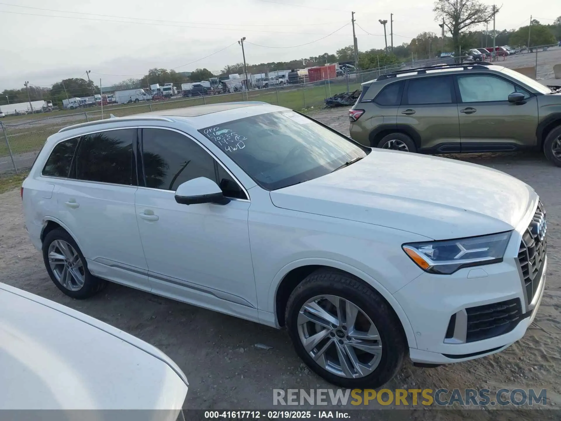 13 fotografías del automóvil dañado WA1ACBF79RD001840 AUDI Q7 2024