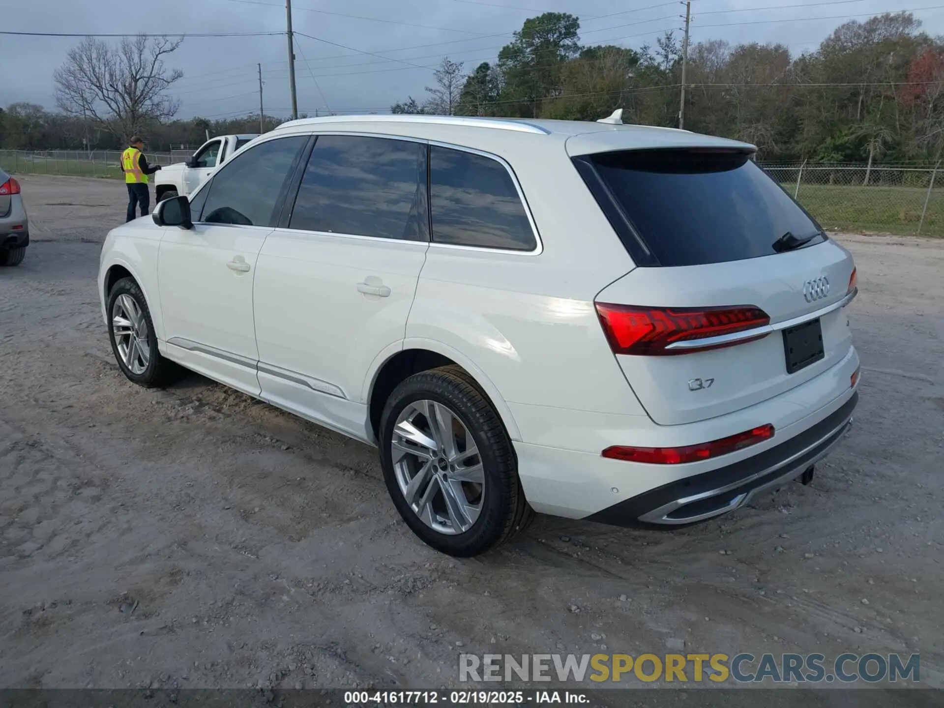 3 fotografías del automóvil dañado WA1ACBF79RD001840 AUDI Q7 2024