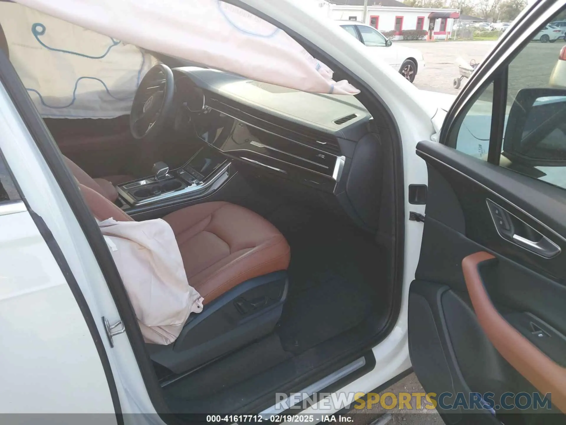 5 fotografías del automóvil dañado WA1ACBF79RD001840 AUDI Q7 2024
