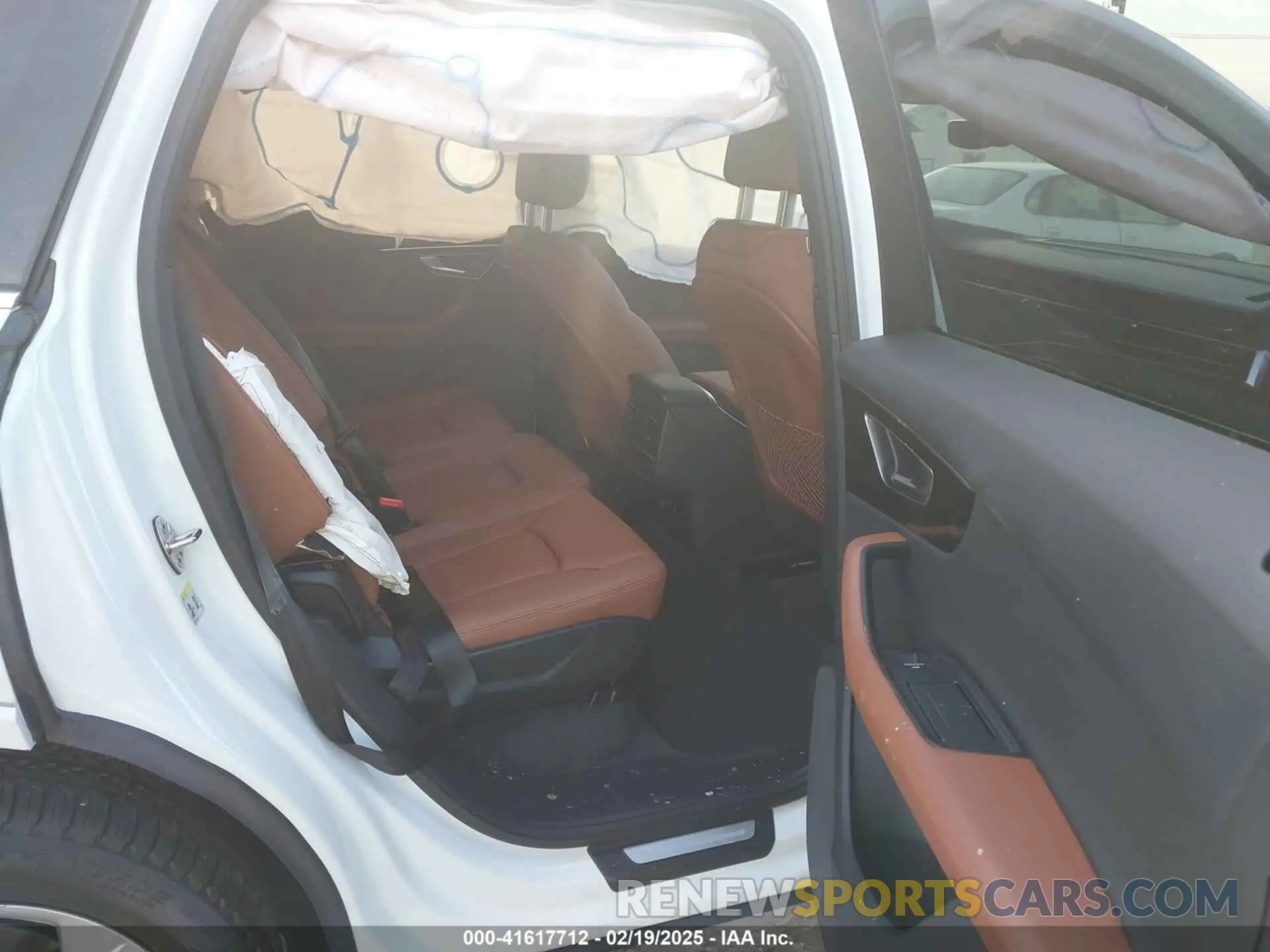 8 fotografías del automóvil dañado WA1ACBF79RD001840 AUDI Q7 2024