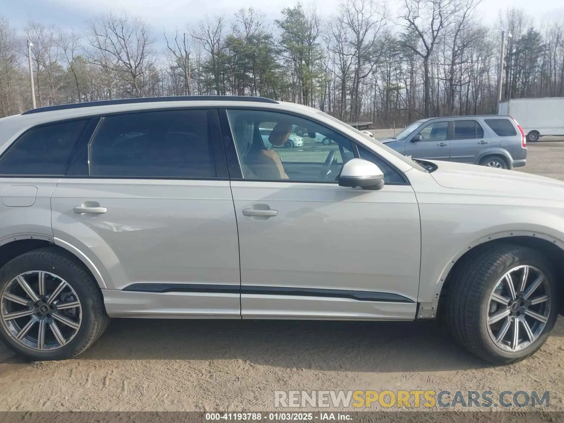 13 fotografías del automóvil dañado WA1LCBF73RD000157 AUDI Q7 2024