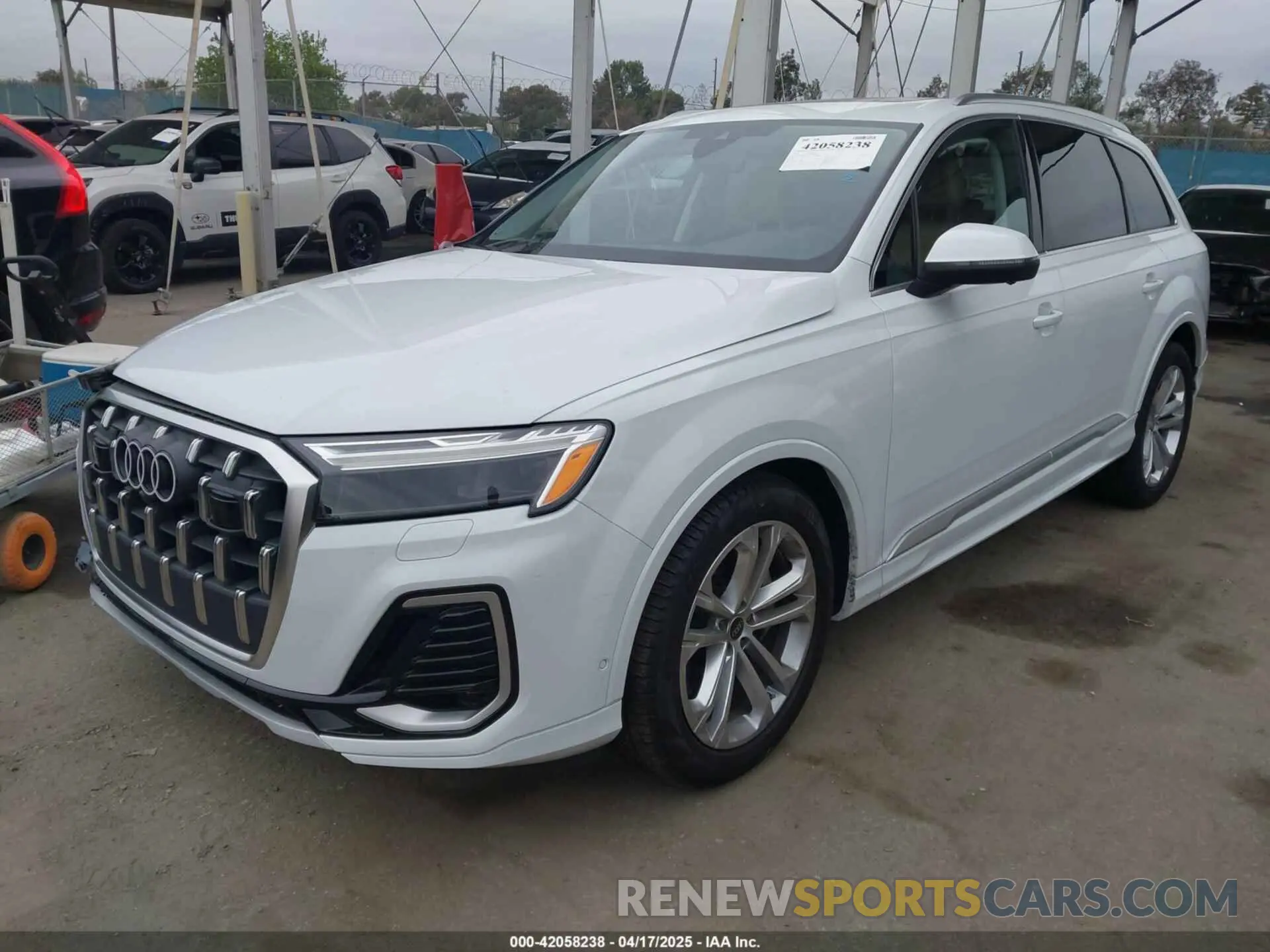 2 fotografías del automóvil dañado WA1ACBF70SD001585 AUDI Q7 2025