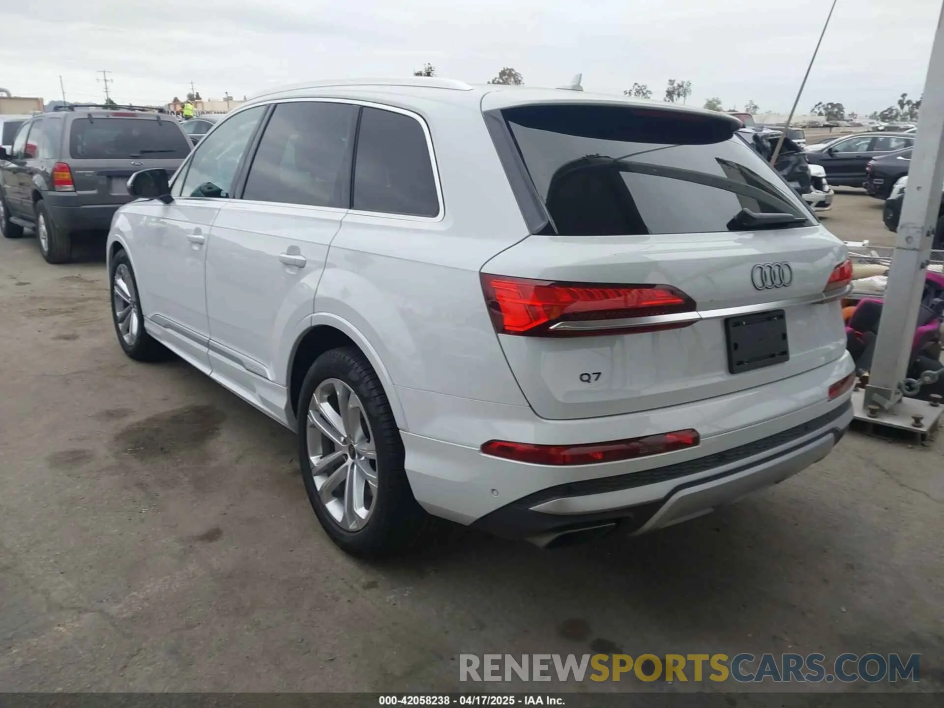 3 fotografías del automóvil dañado WA1ACBF70SD001585 AUDI Q7 2025