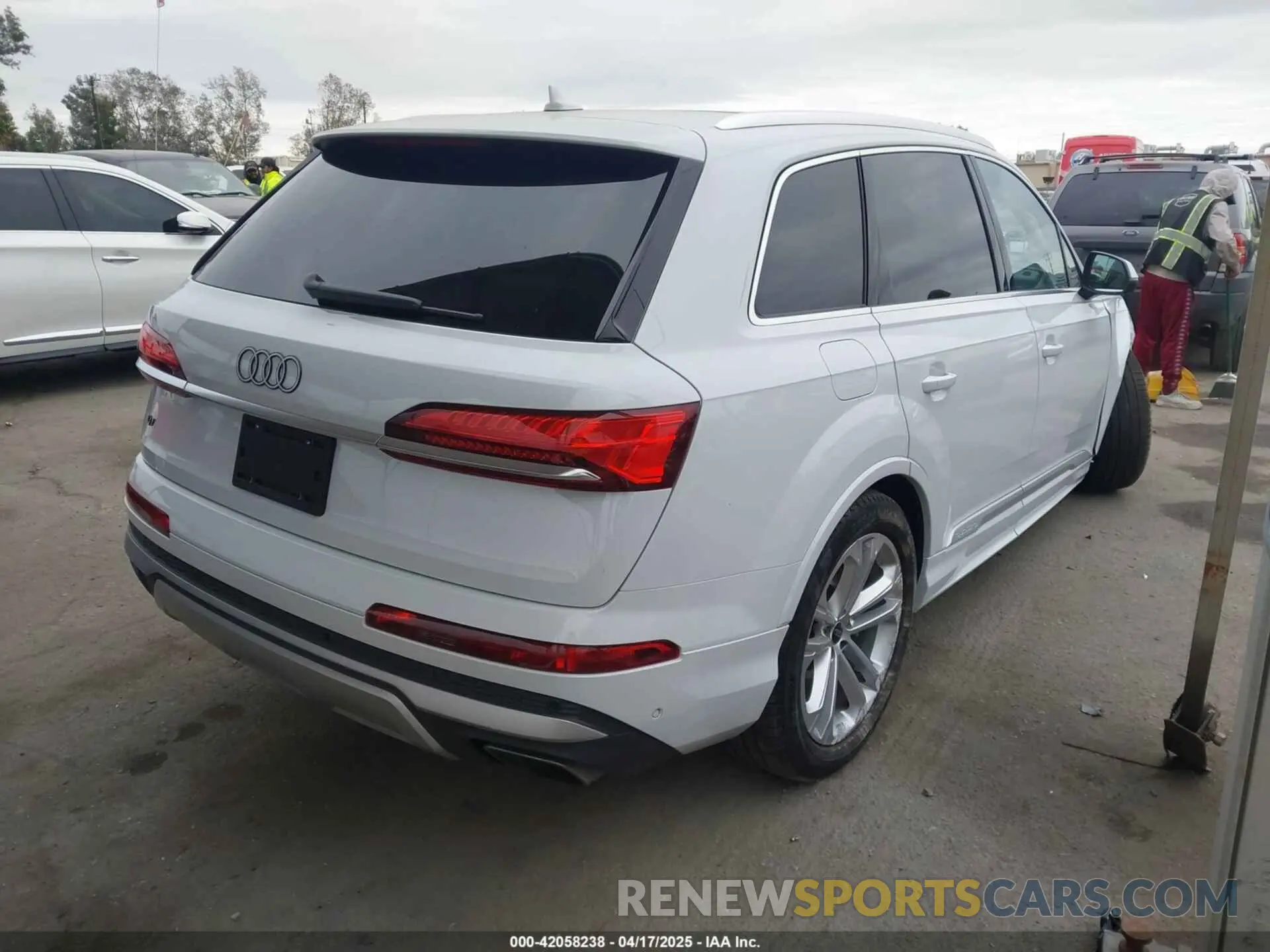 4 fotografías del automóvil dañado WA1ACBF70SD001585 AUDI Q7 2025