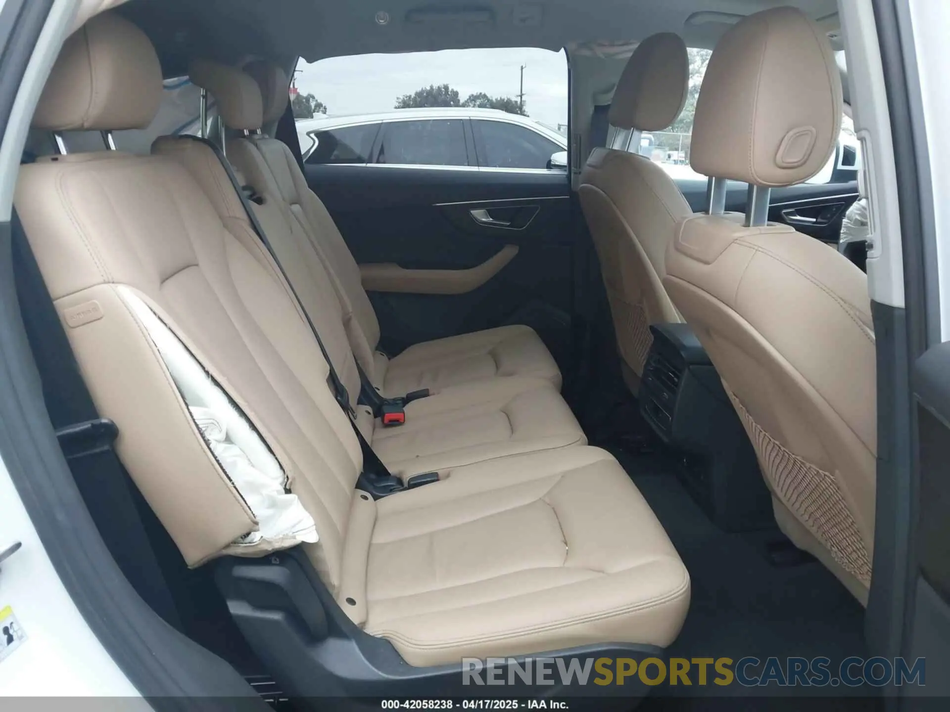8 fotografías del automóvil dañado WA1ACBF70SD001585 AUDI Q7 2025