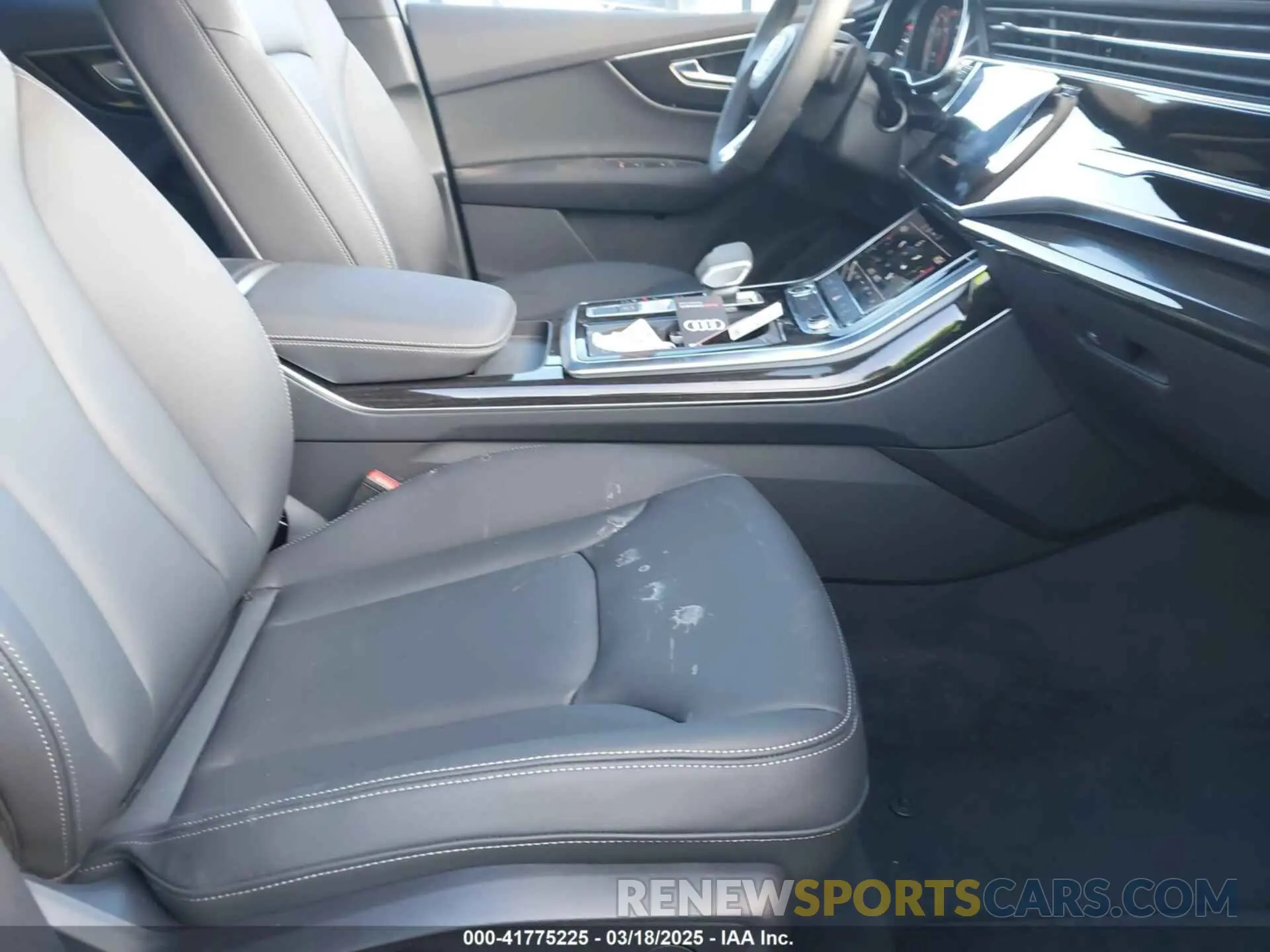5 fotografías del automóvil dañado WA1ACBF7XSD020452 AUDI Q7 2025