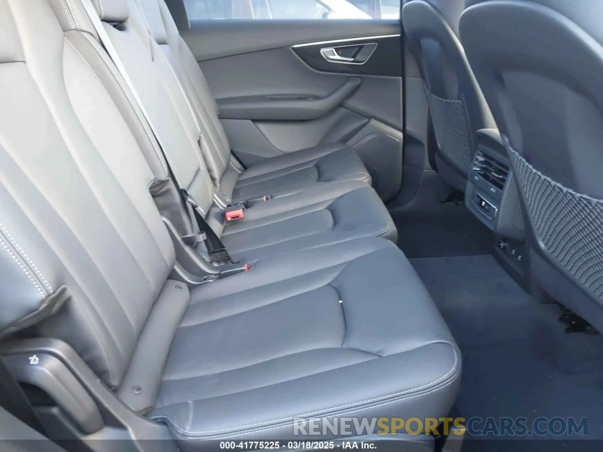 8 fotografías del automóvil dañado WA1ACBF7XSD020452 AUDI Q7 2025