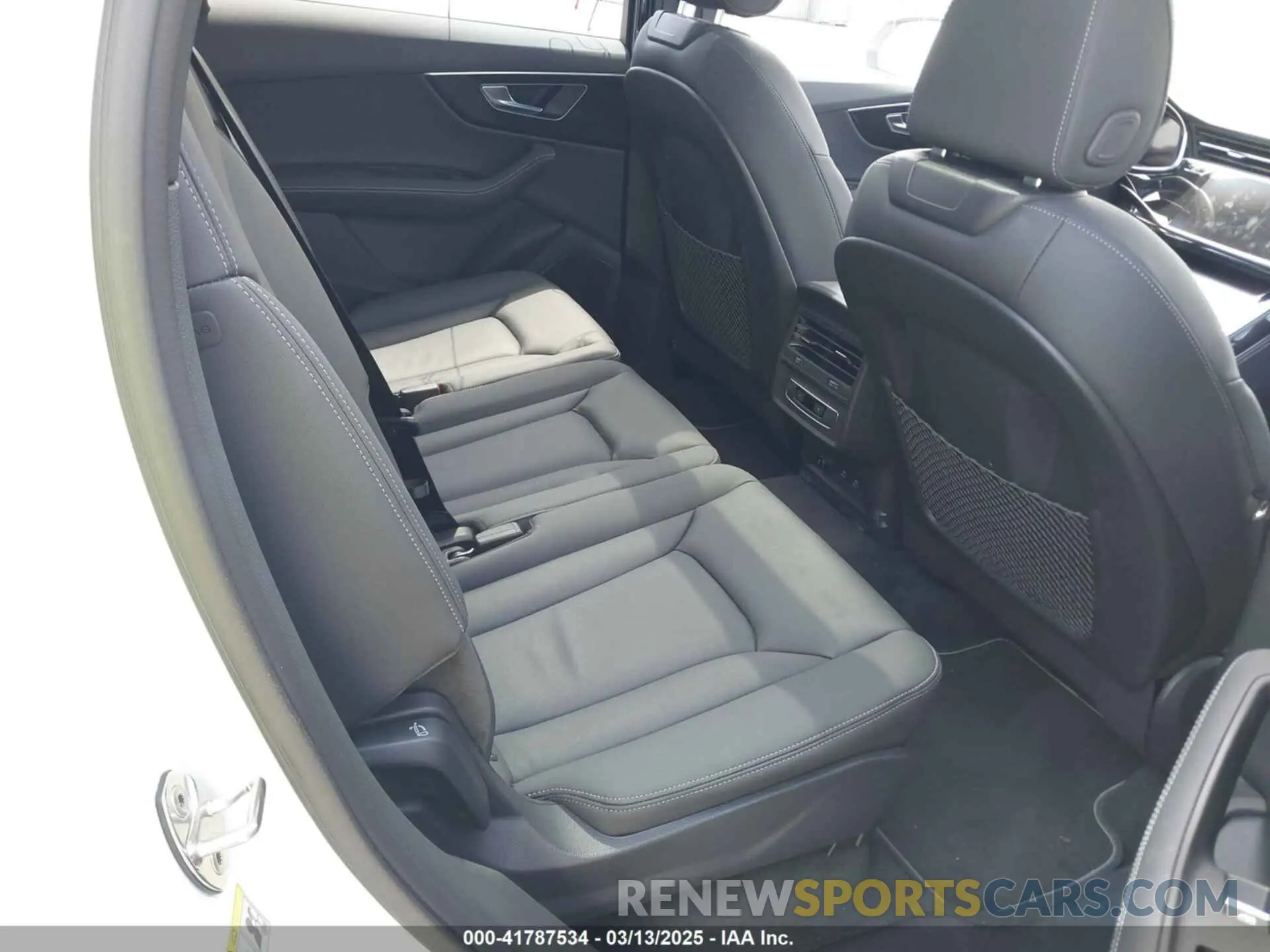 8 fotografías del automóvil dañado WA1LVBF70SD014968 AUDI Q7 2025