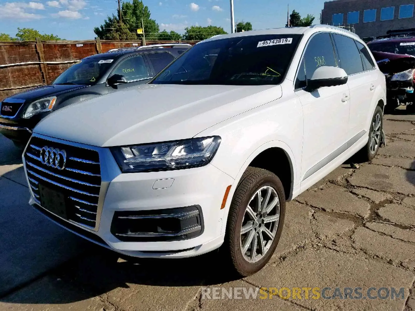 2 fotografías del automóvil dañado WA1VAAF72KD000035 AUDI Q7 PRESTIG 2019