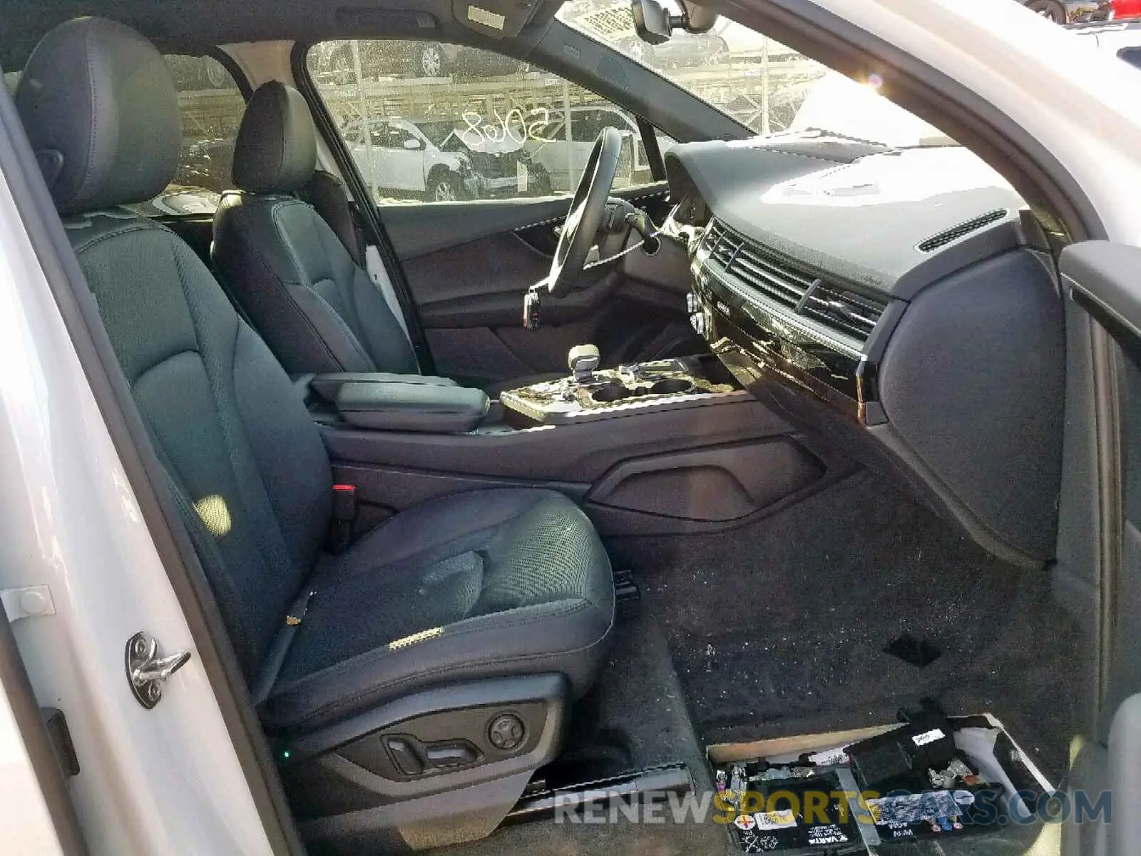 5 fotografías del automóvil dañado WA1VAAF72KD000035 AUDI Q7 PRESTIG 2019
