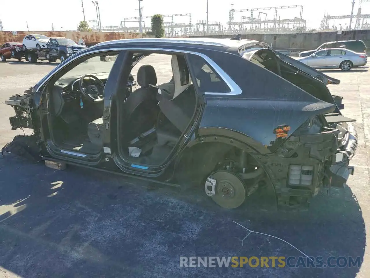 2 fotografías del automóvil dañado WA1AVAF18KD009918 AUDI Q8 2019