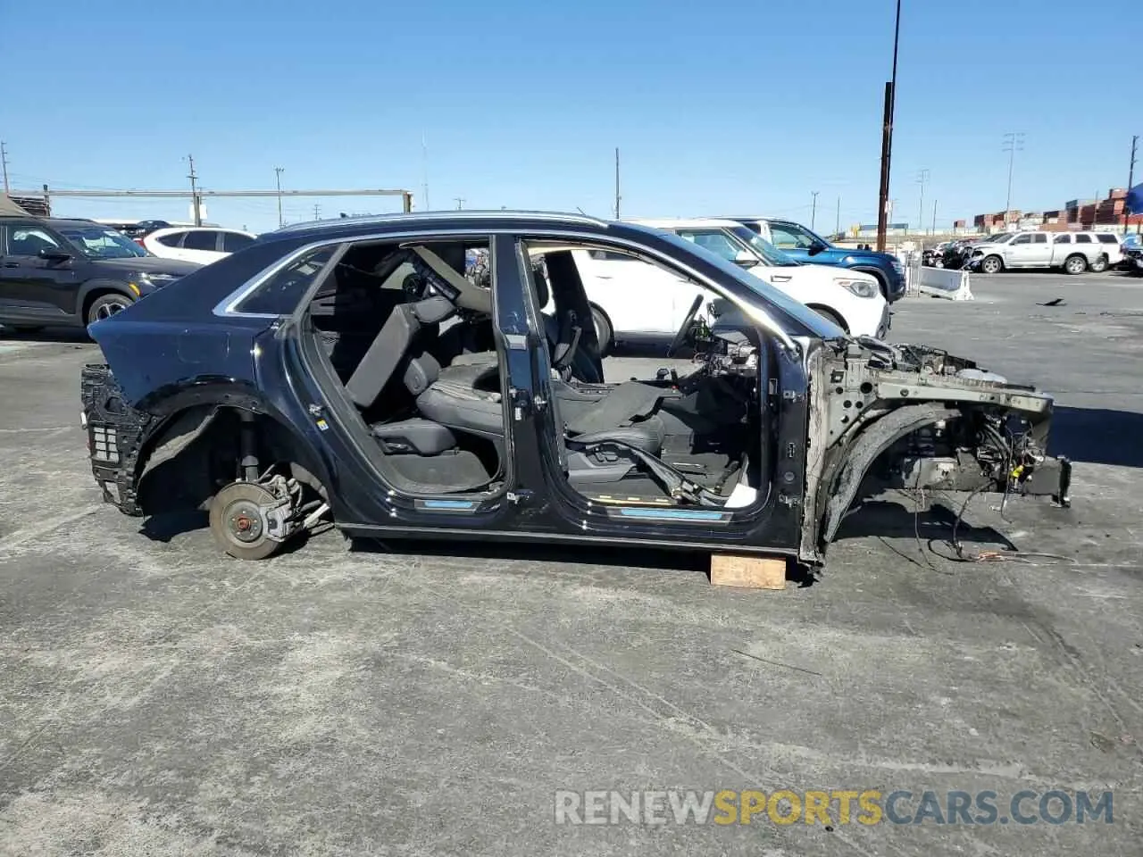 4 fotografías del automóvil dañado WA1AVAF18KD009918 AUDI Q8 2019