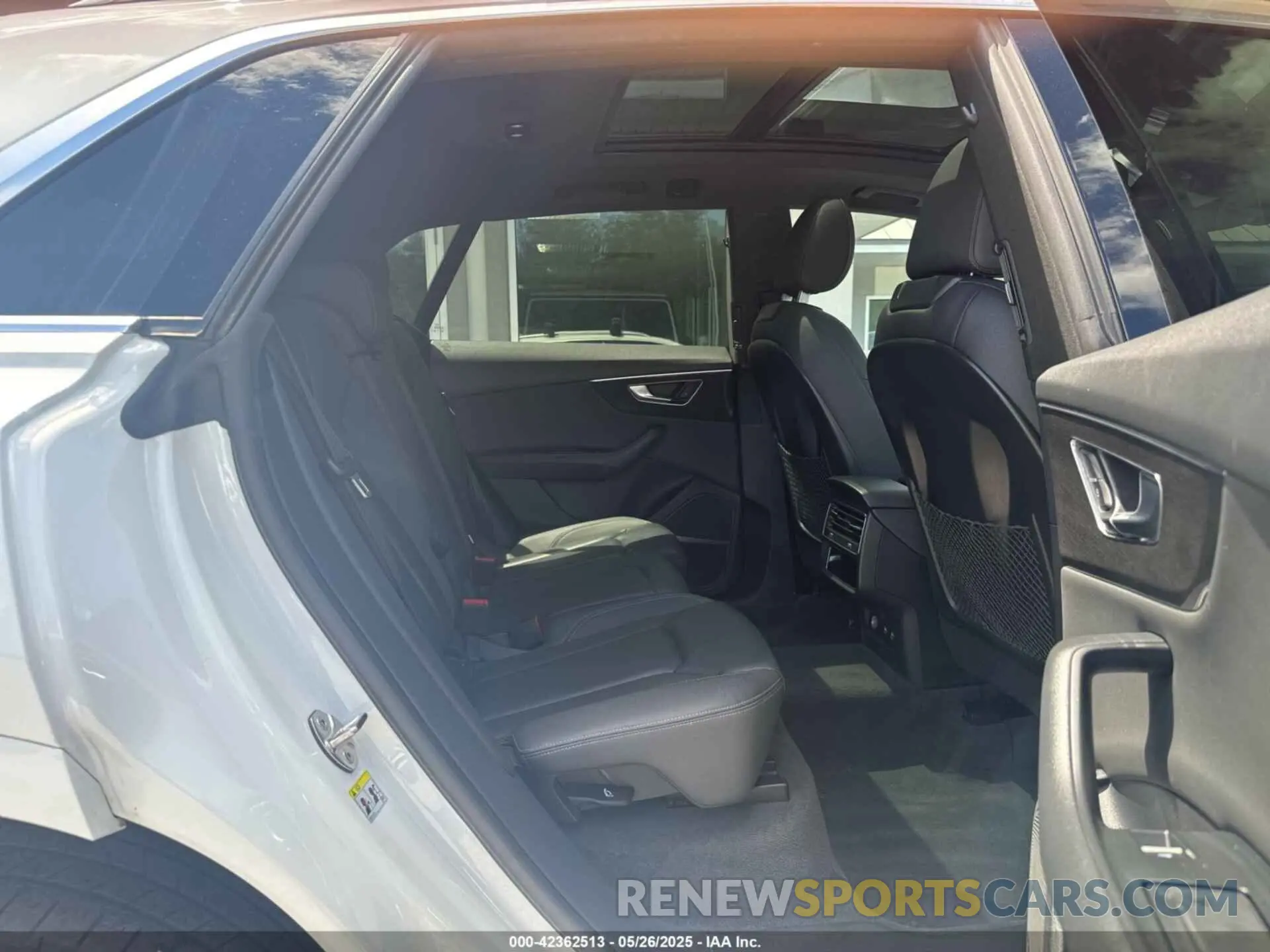 8 fotografías del automóvil dañado WA1BVAF15KD028897 AUDI Q8 2019