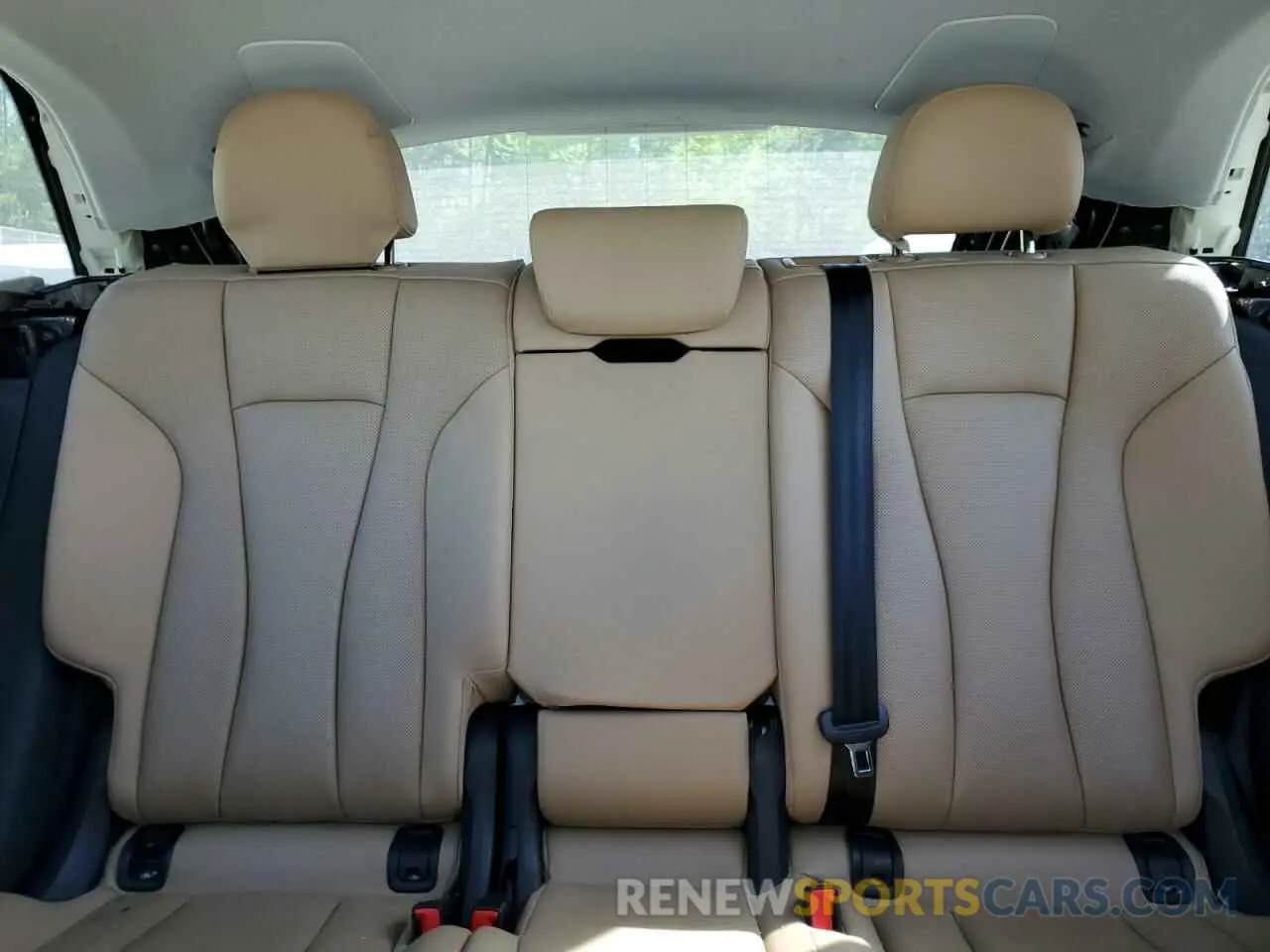 10 fotografías del automóvil dañado WA1BVAF19KD015893 AUDI Q8 2019