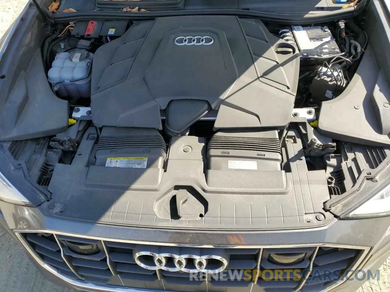 12 fotografías del automóvil dañado WA1BVAF19KD015893 AUDI Q8 2019