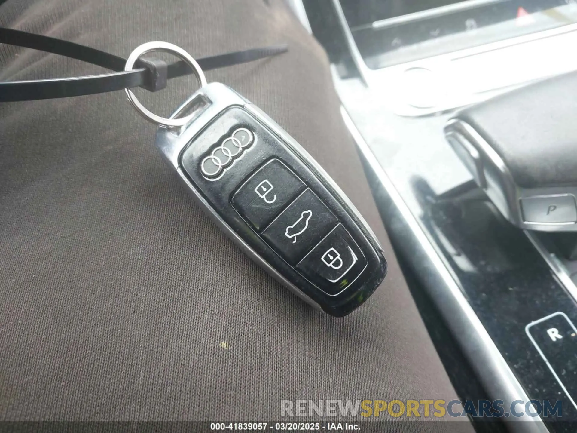 11 fotografías del automóvil dañado WA1CVAF19KD008236 AUDI Q8 2019