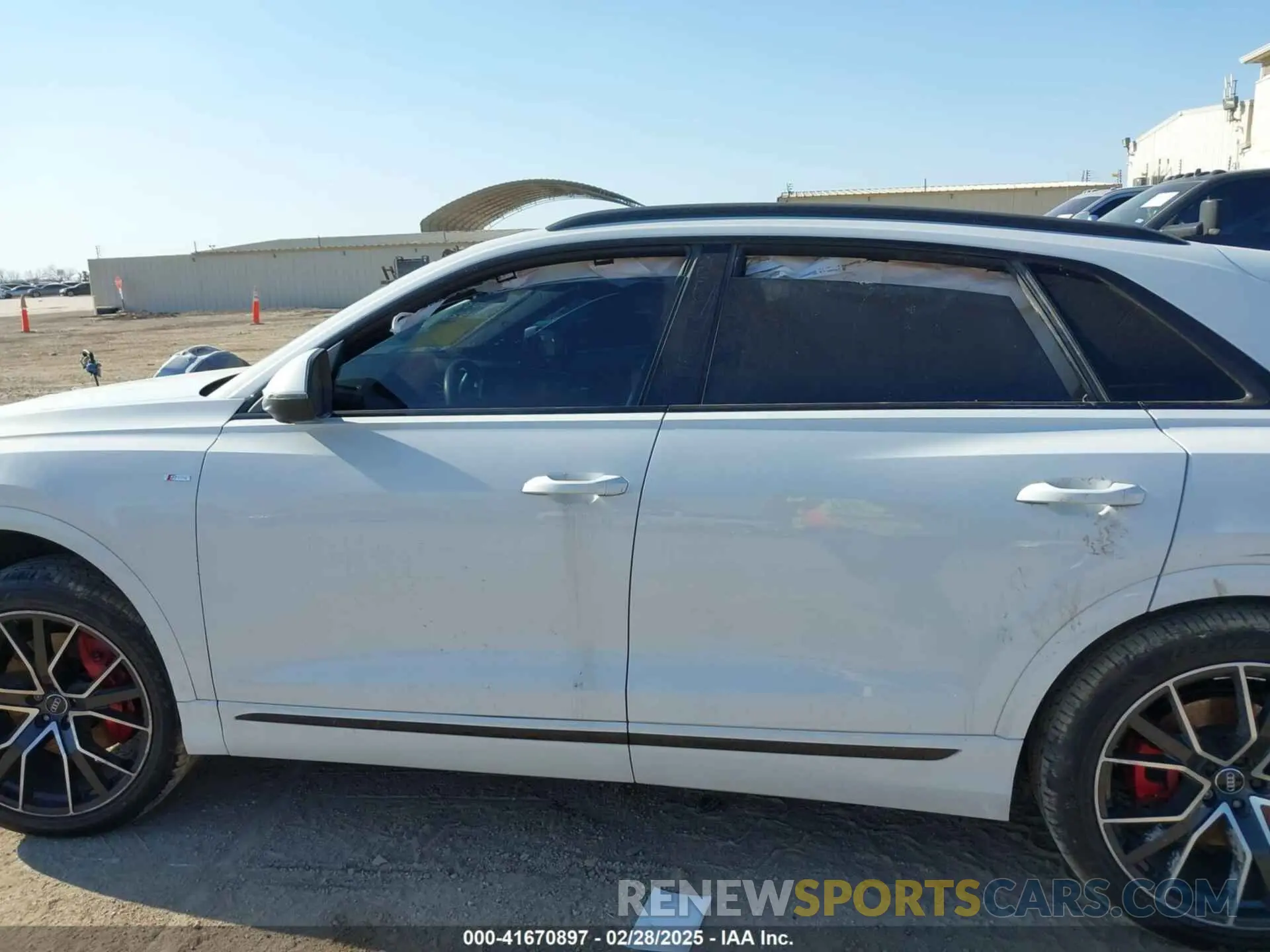 14 fotografías del automóvil dañado WA1EVAF10KD004259 AUDI Q8 2019