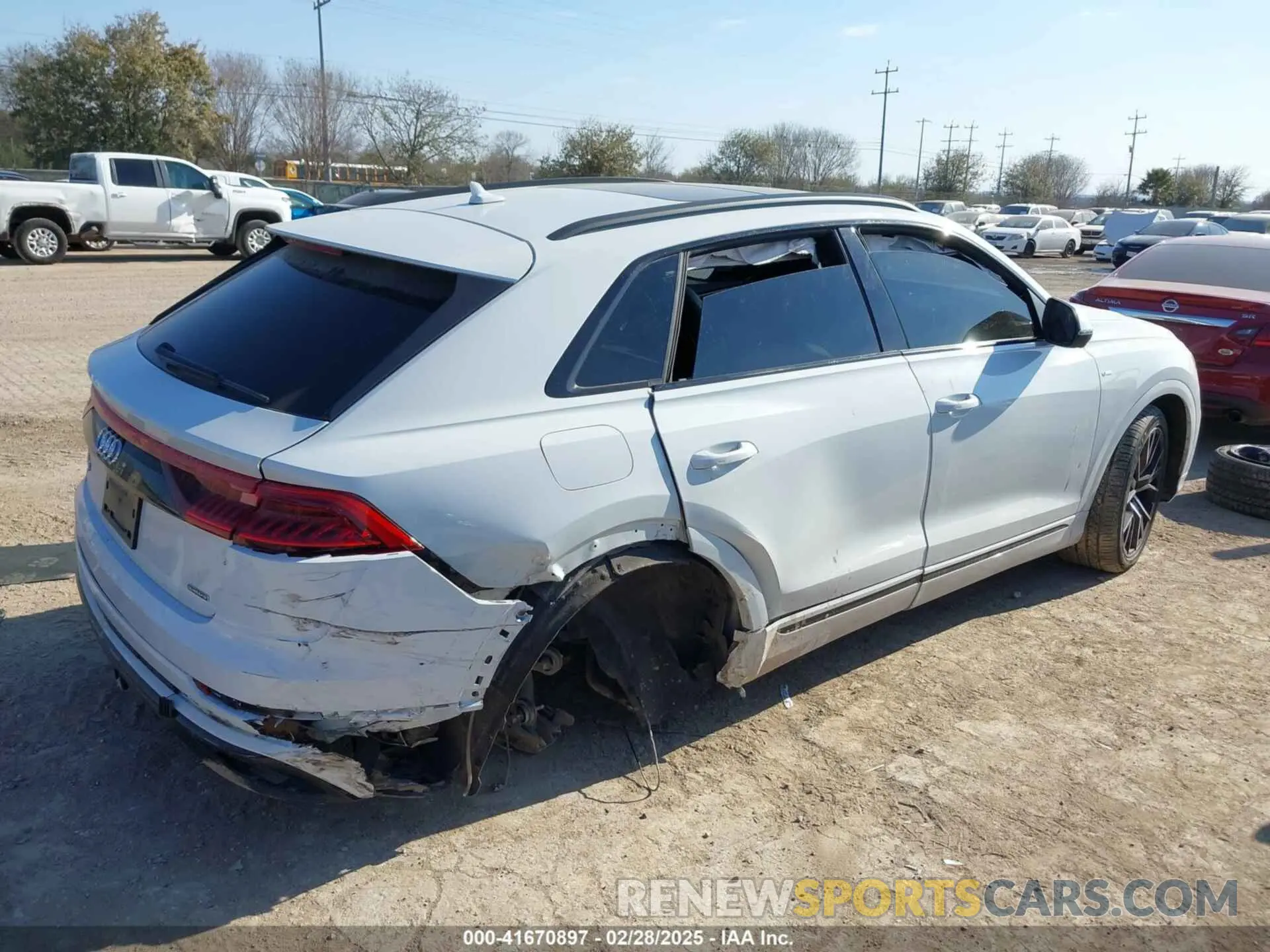 4 fotografías del automóvil dañado WA1EVAF10KD004259 AUDI Q8 2019