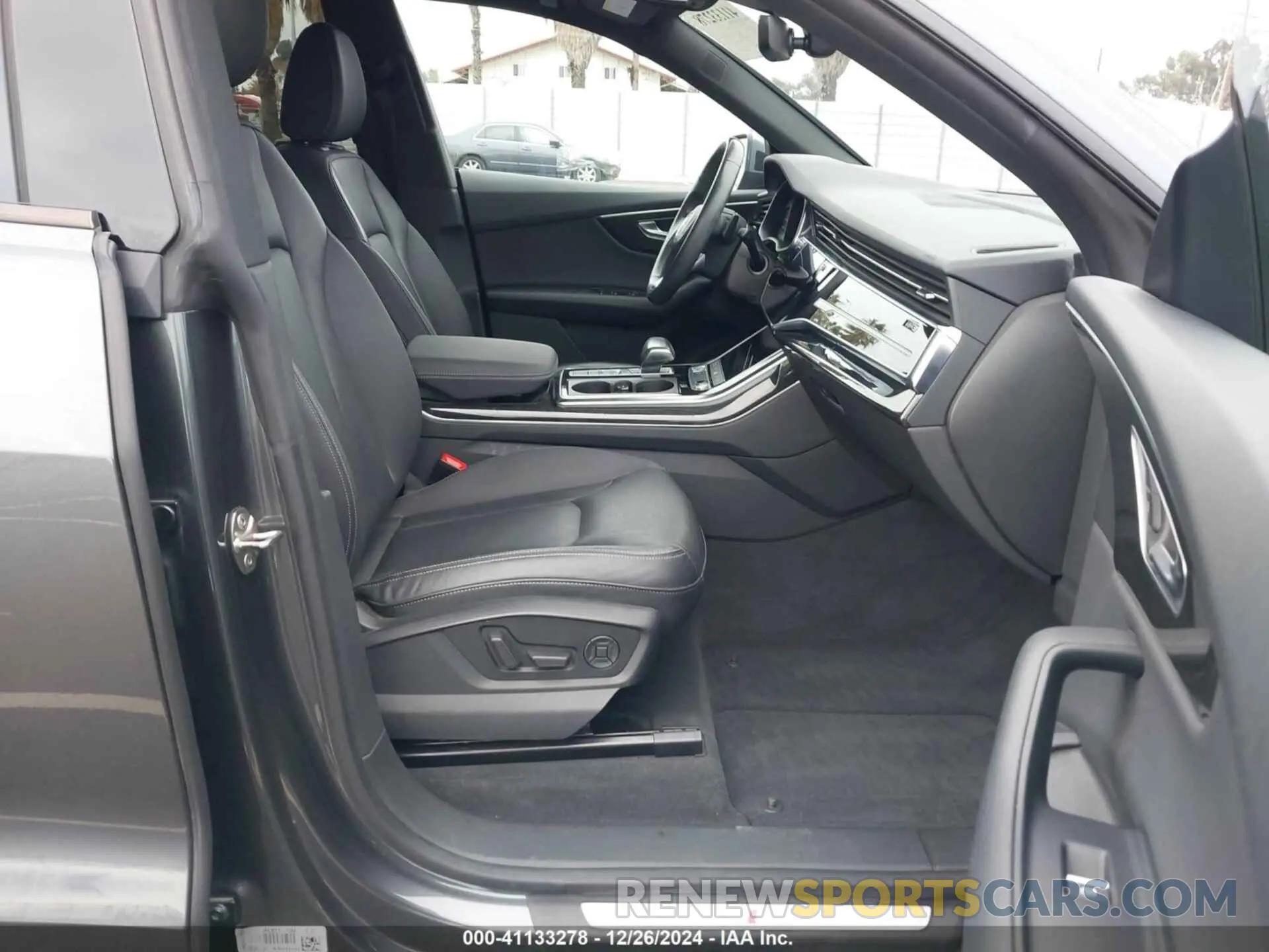 5 fotografías del automóvil dañado WA1EVAF17KD042362 AUDI Q8 2019