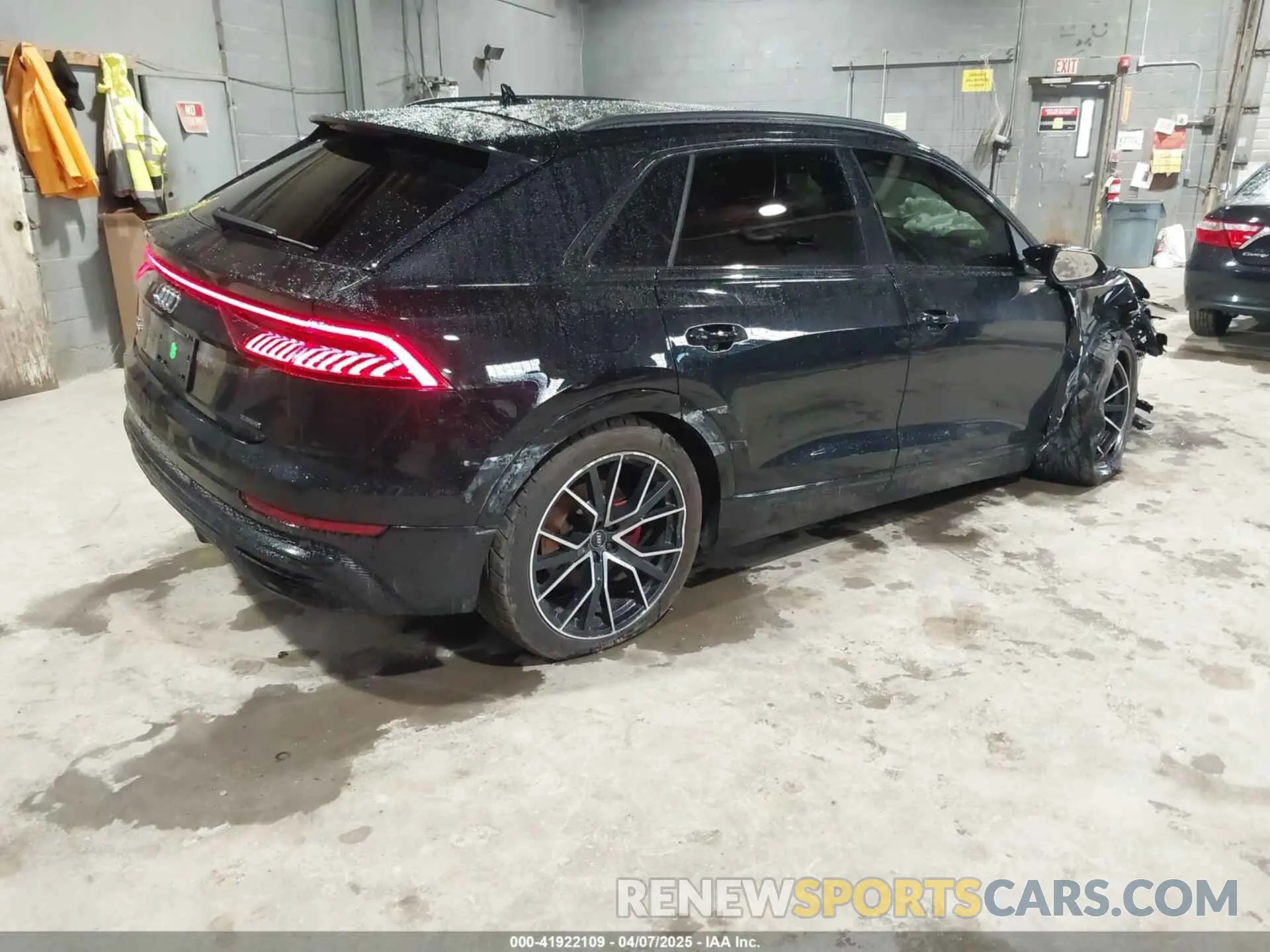 4 fotografías del automóvil dañado WA1EVAF18KD037817 AUDI Q8 2019