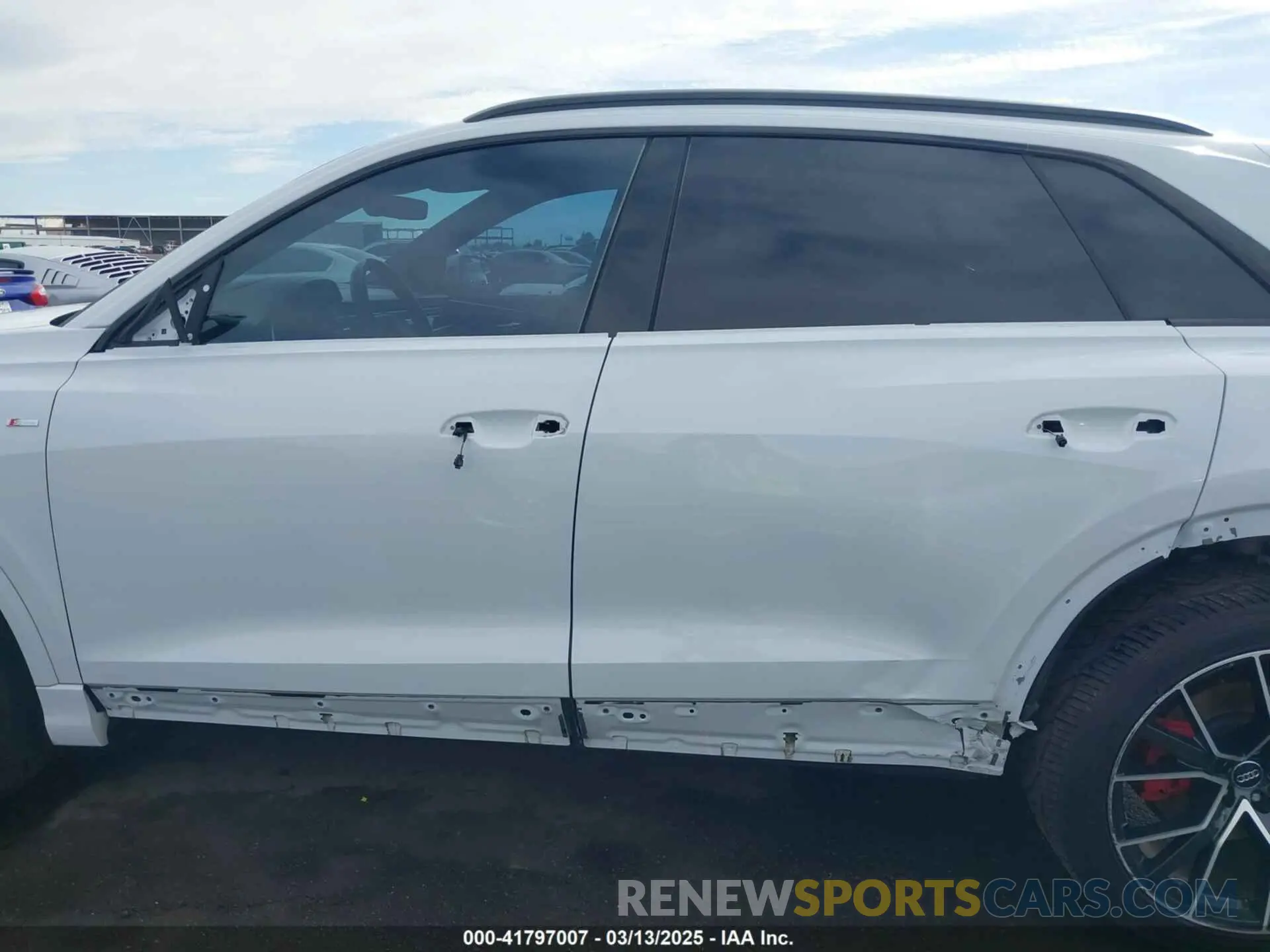 15 fotografías del automóvil dañado WA1FVAF14KD045661 AUDI Q8 2019