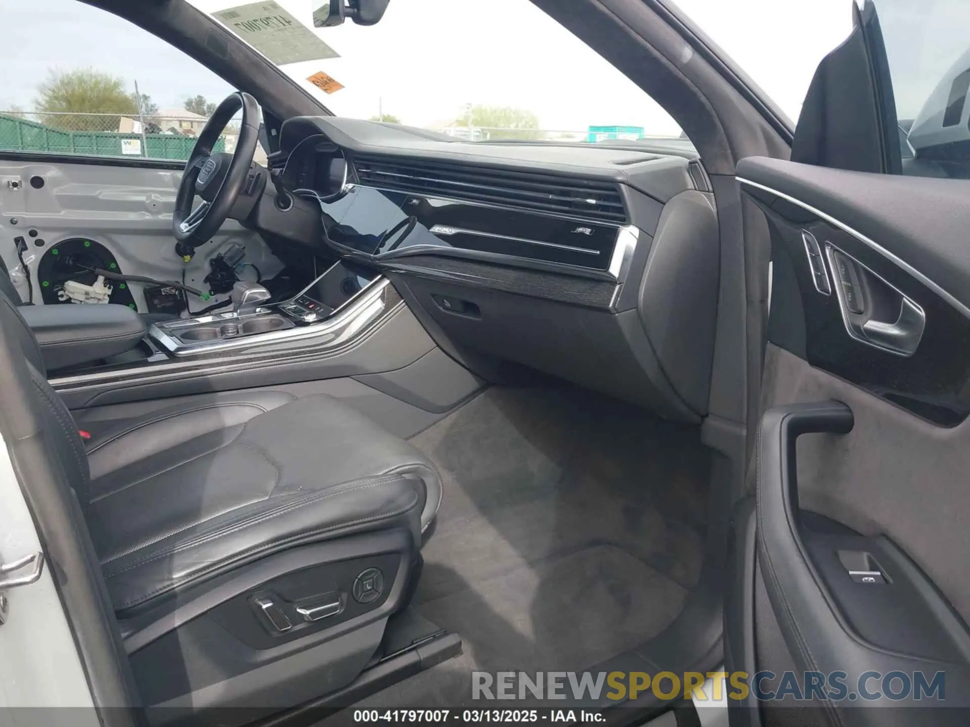 5 fotografías del automóvil dañado WA1FVAF14KD045661 AUDI Q8 2019
