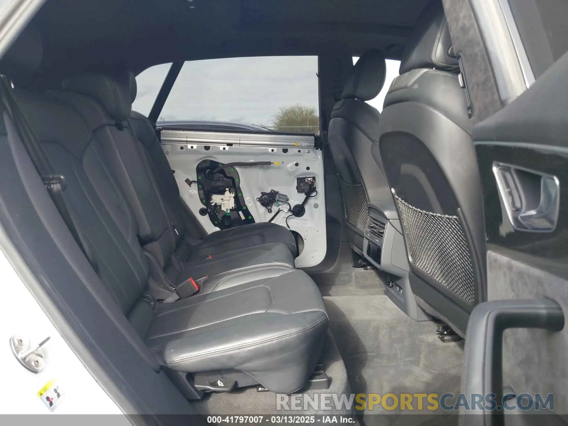 8 fotografías del automóvil dañado WA1FVAF14KD045661 AUDI Q8 2019