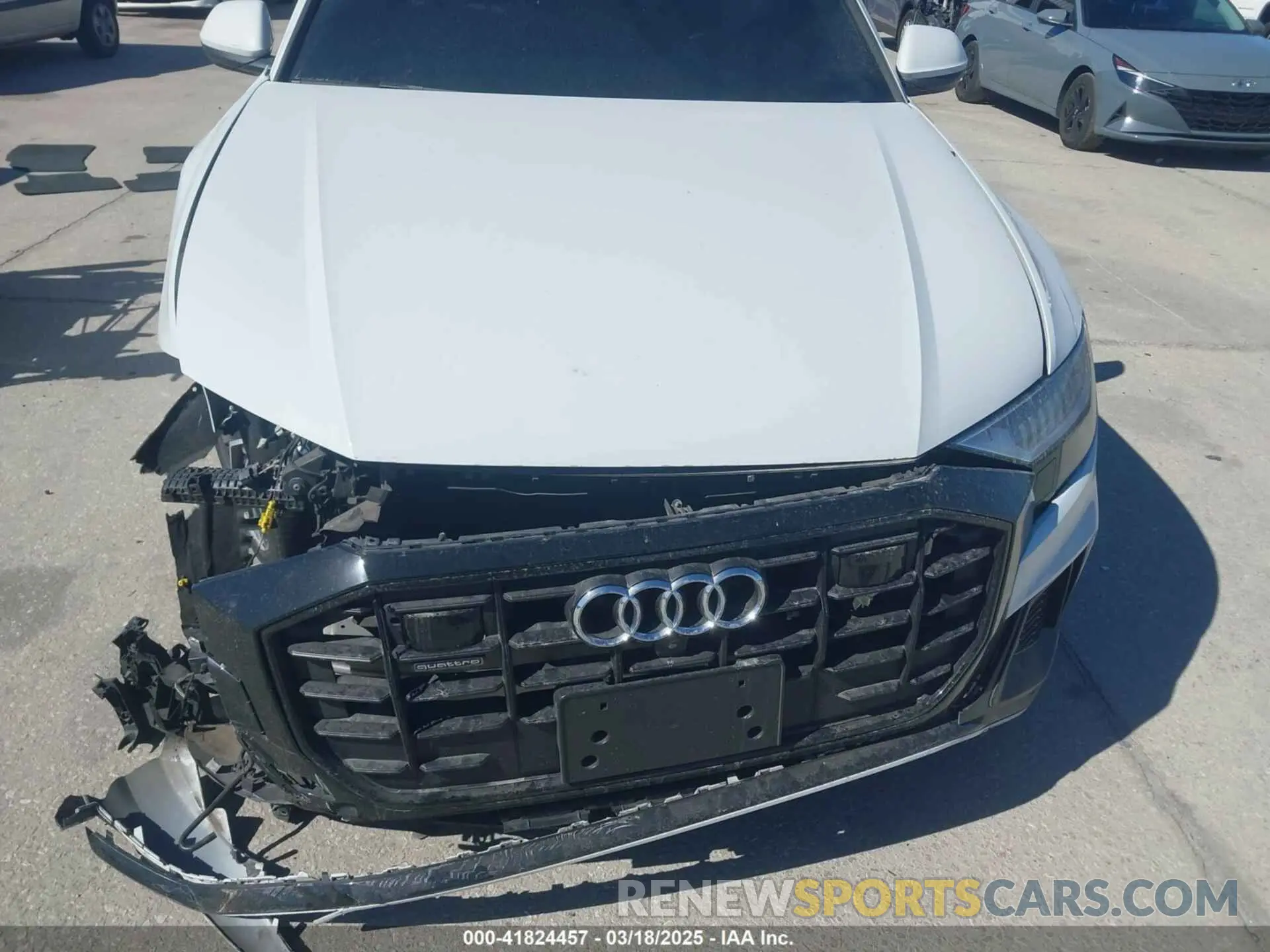 12 fotografías del automóvil dañado WA1FVAF16KD007851 AUDI Q8 2019