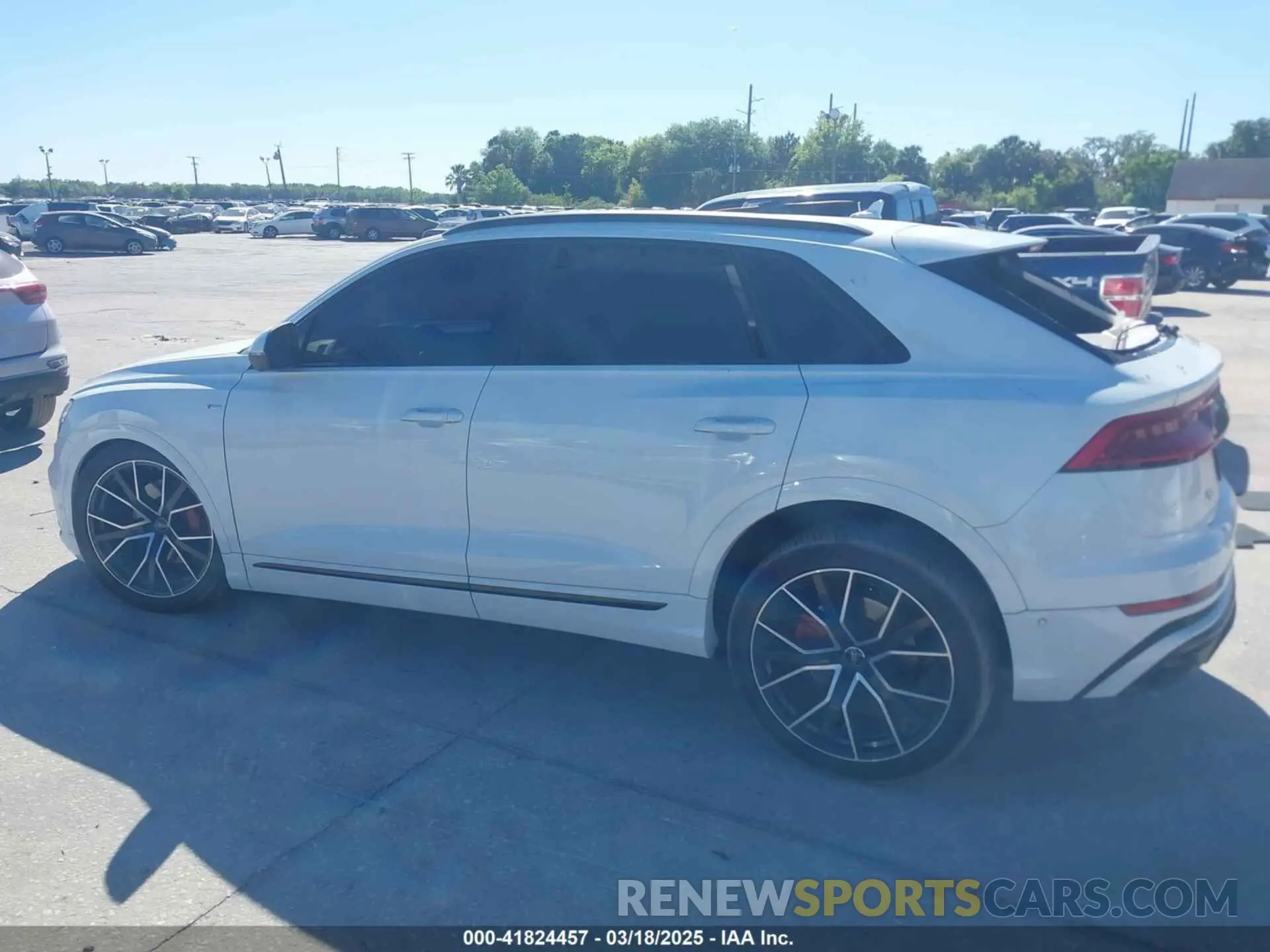14 fotografías del automóvil dañado WA1FVAF16KD007851 AUDI Q8 2019