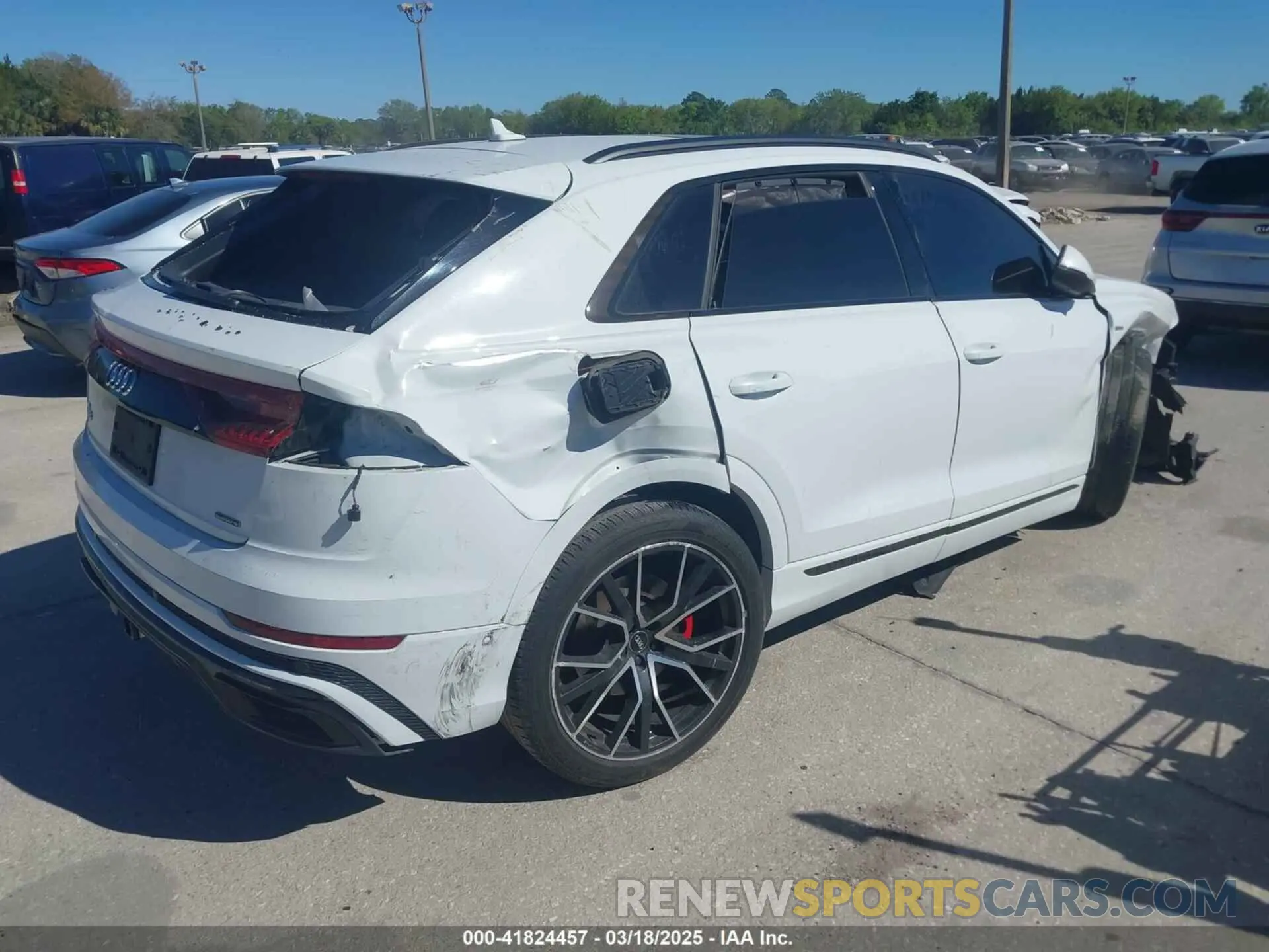 4 fotografías del automóvil dañado WA1FVAF16KD007851 AUDI Q8 2019