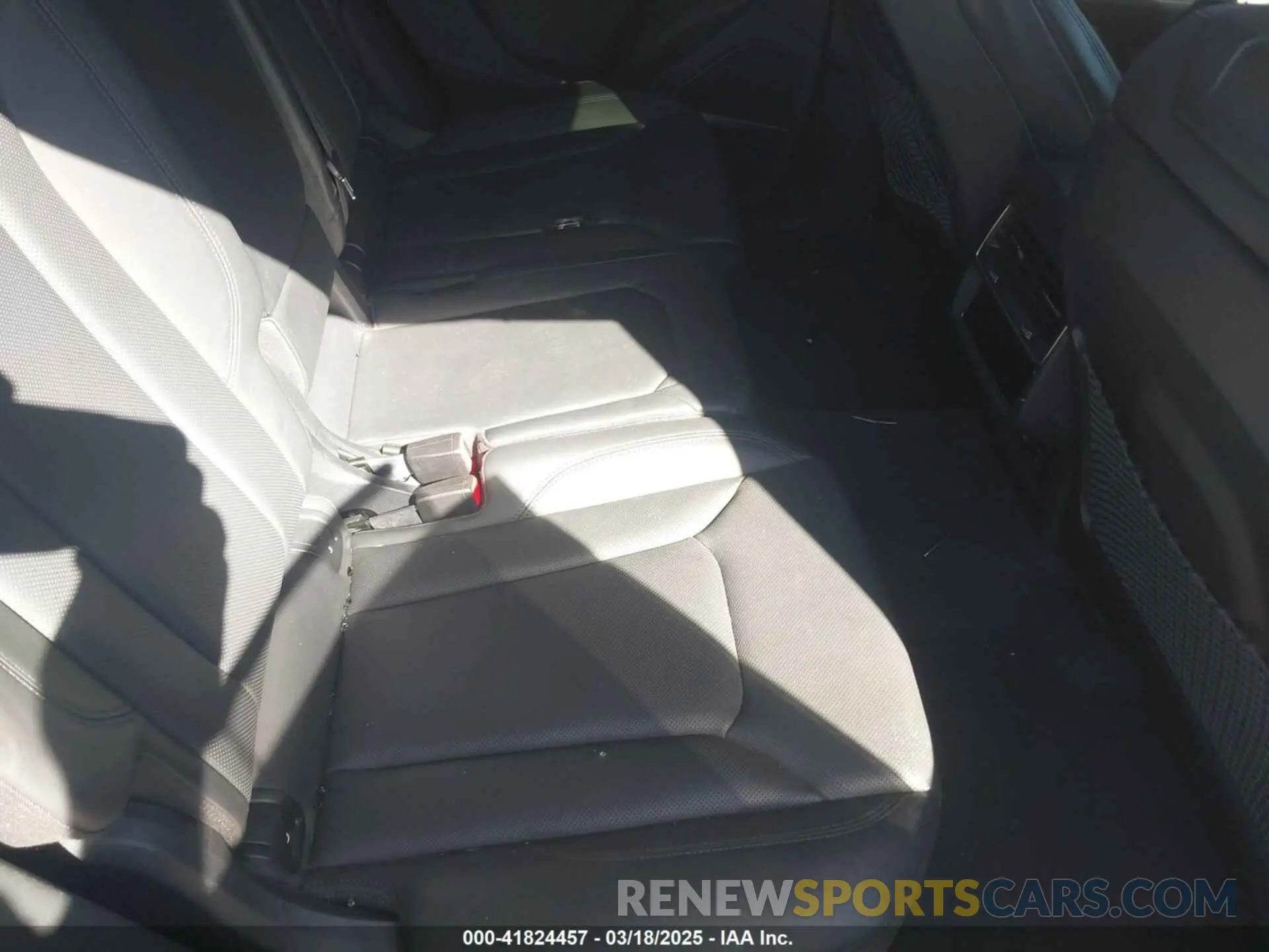 8 fotografías del automóvil dañado WA1FVAF16KD007851 AUDI Q8 2019