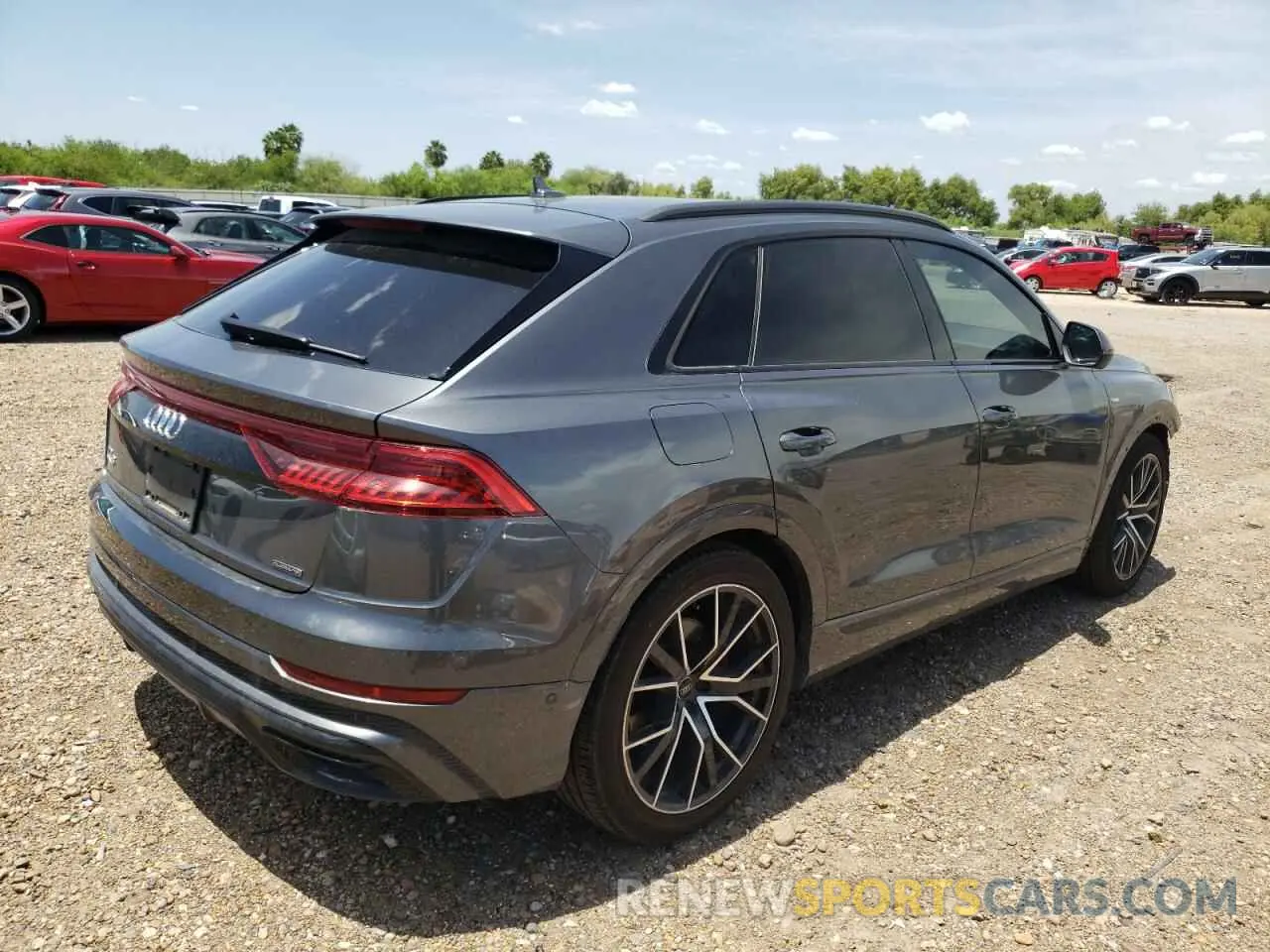 4 fotografías del automóvil dañado WA1FVAF16KD014878 AUDI Q8 2019