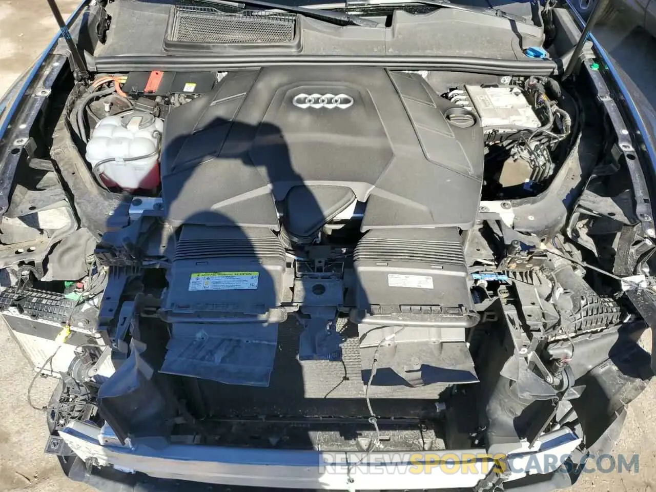 12 fotografías del automóvil dañado WA1FVAF16KD039909 AUDI Q8 2019