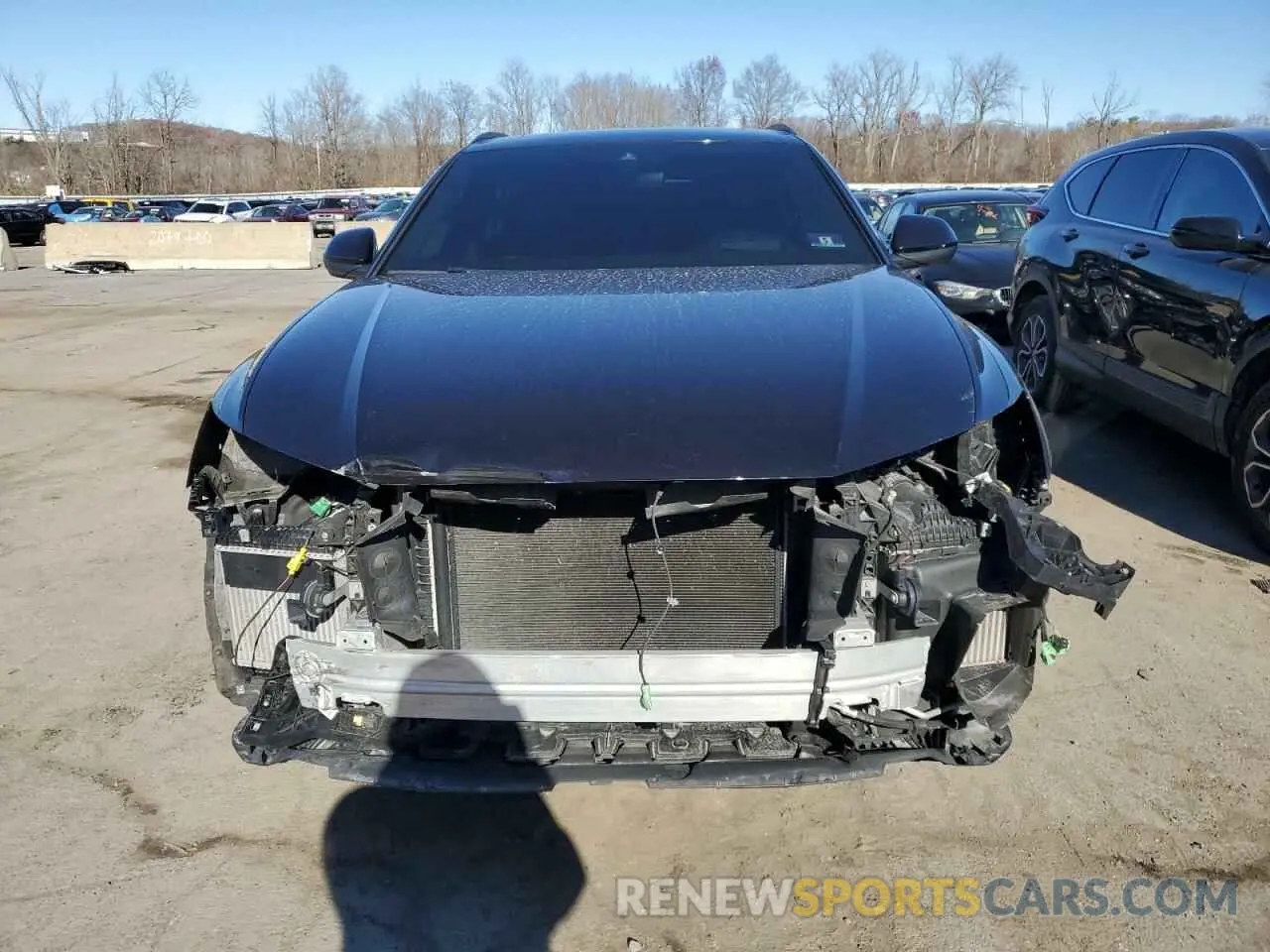 5 fotografías del automóvil dañado WA1FVAF16KD039909 AUDI Q8 2019