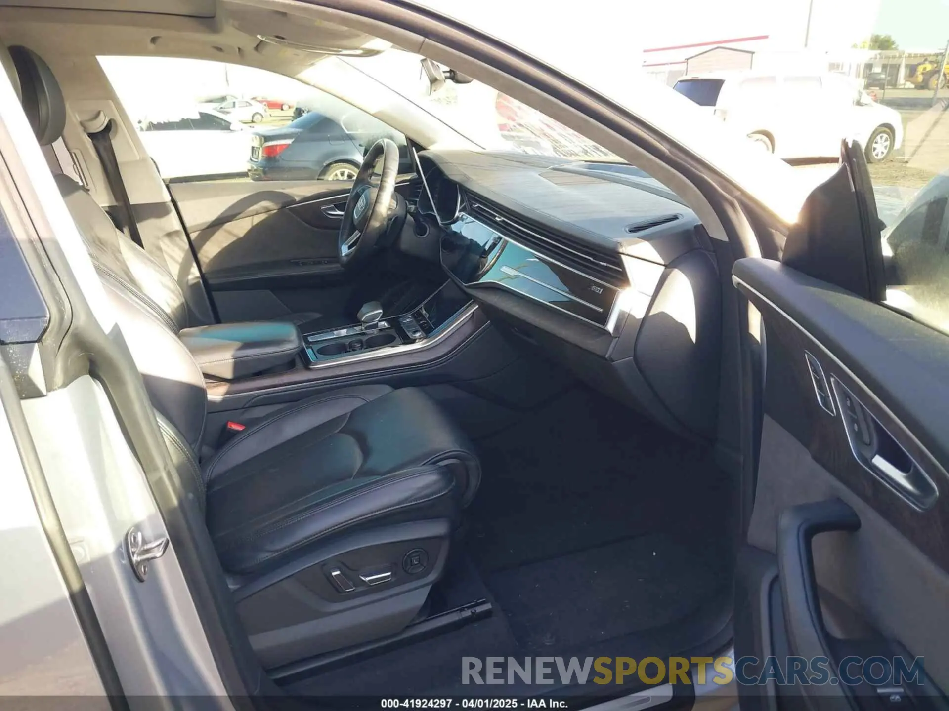 5 fotografías del automóvil dañado WA1CVAF12LD009942 AUDI Q8 2020