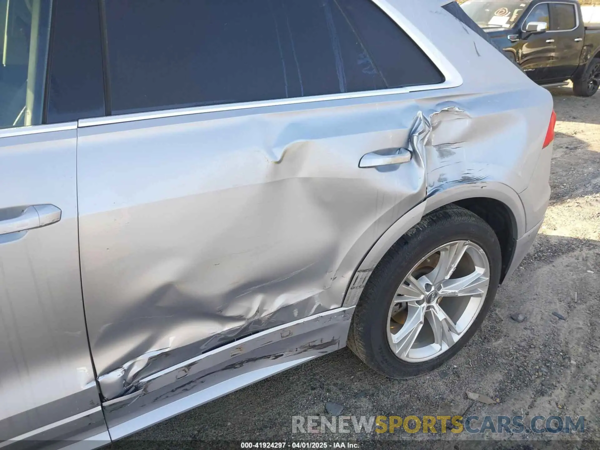 6 fotografías del automóvil dañado WA1CVAF12LD009942 AUDI Q8 2020
