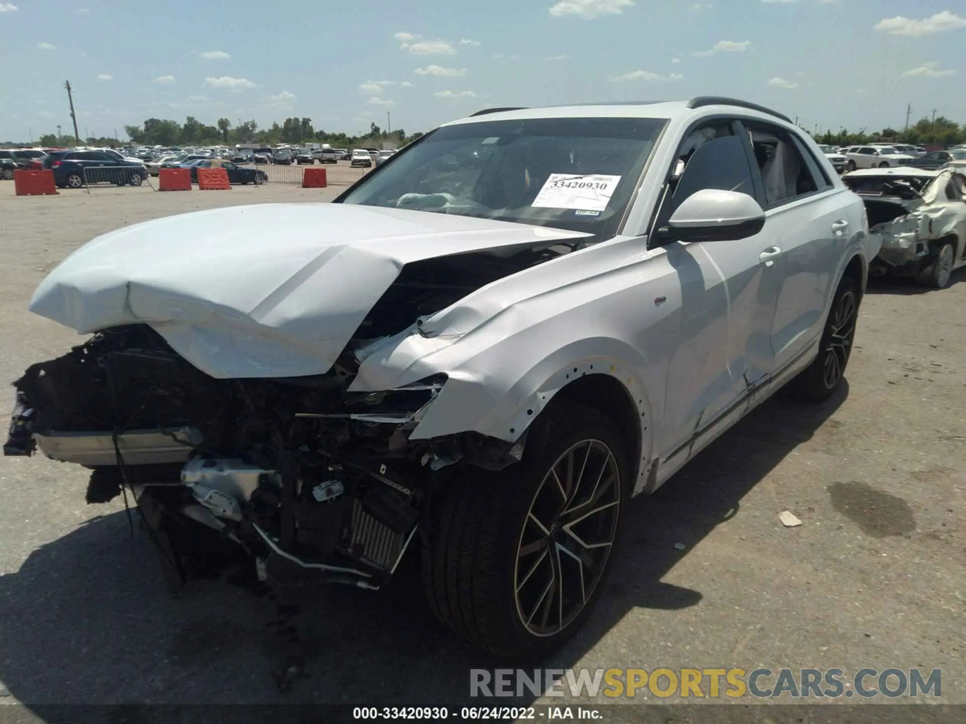 2 fotografías del automóvil dañado WA1EVAF11LD022397 AUDI Q8 2020