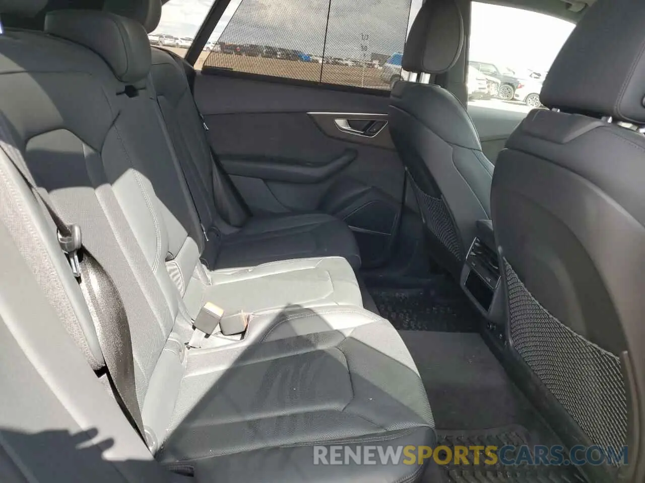11 fotografías del automóvil dañado WA1FVAF15LD001475 AUDI Q8 2020