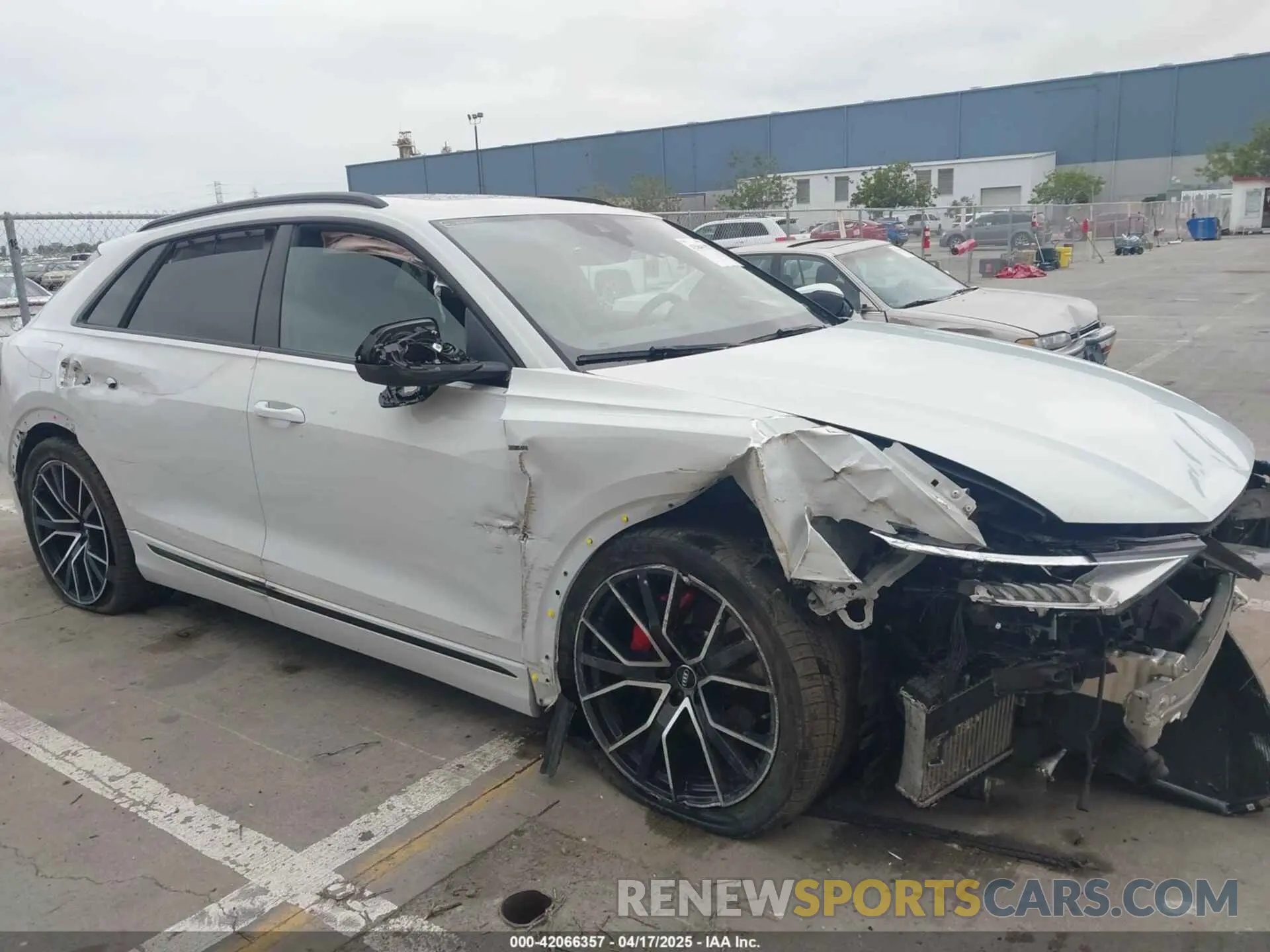 6 fotografías del automóvil dañado WA1FVAF17LD008900 AUDI Q8 2020